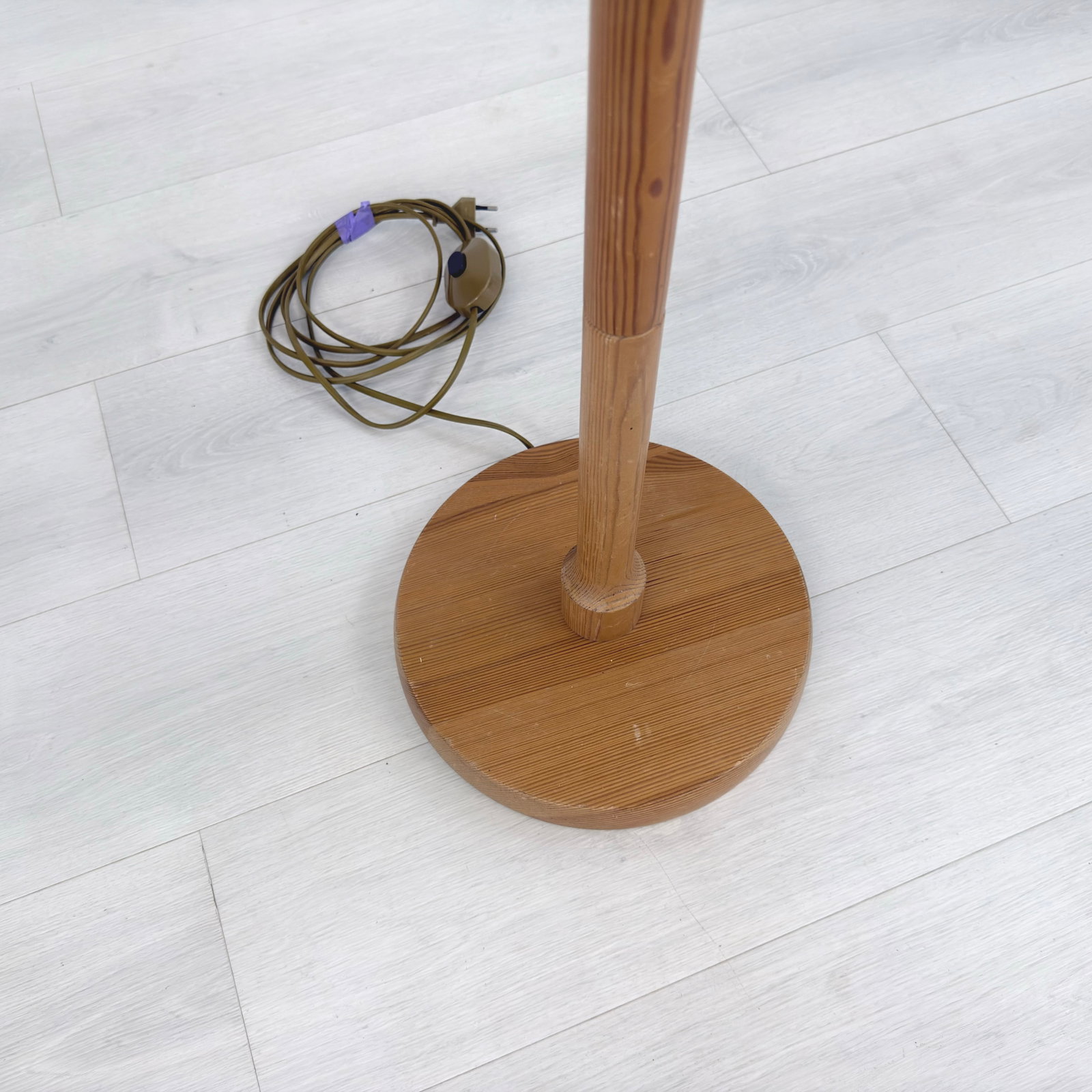 MASSIVE FLOOR LAMP - 7
