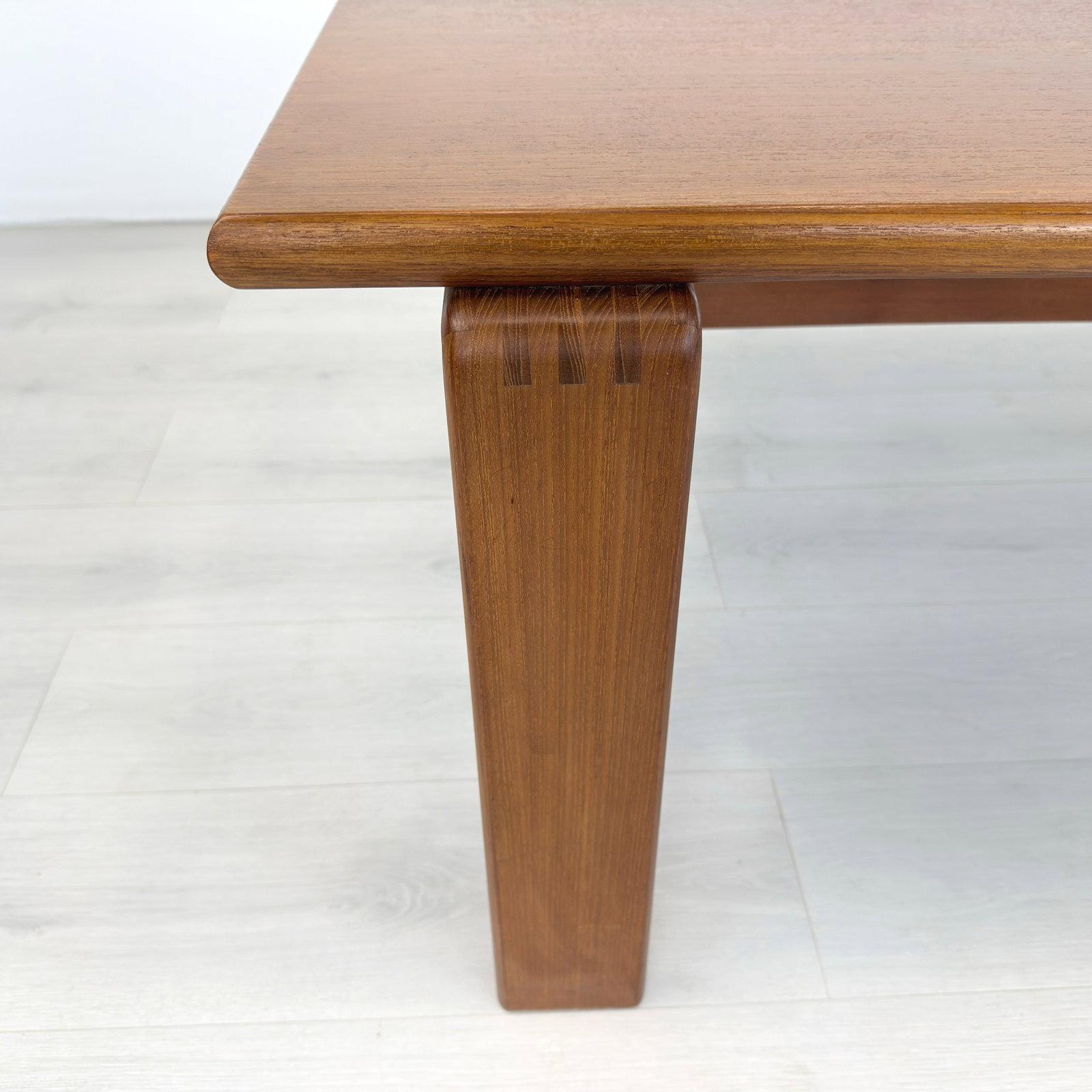 DANISH KOMFORT COFFEE TABLE - 10