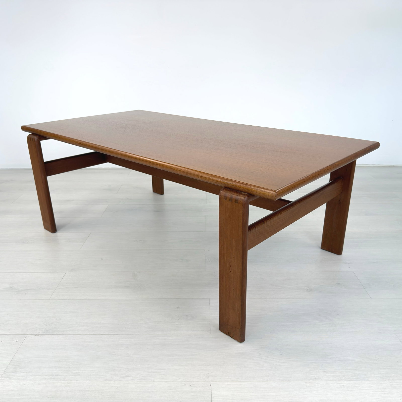 DANISH KOMFORT COFFEE TABLE - 5