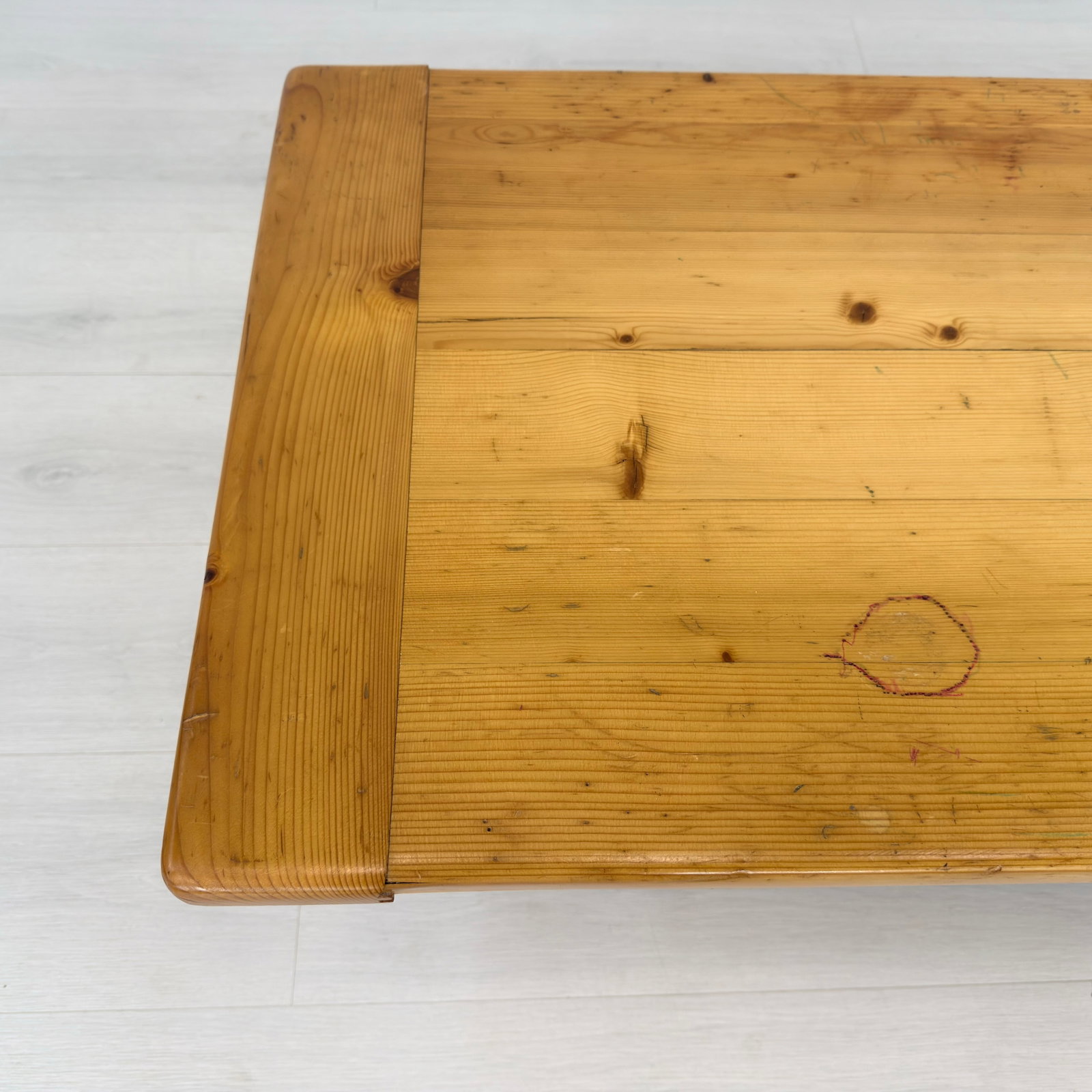 SCANDINAVIAN COFFEE TABLE - 10