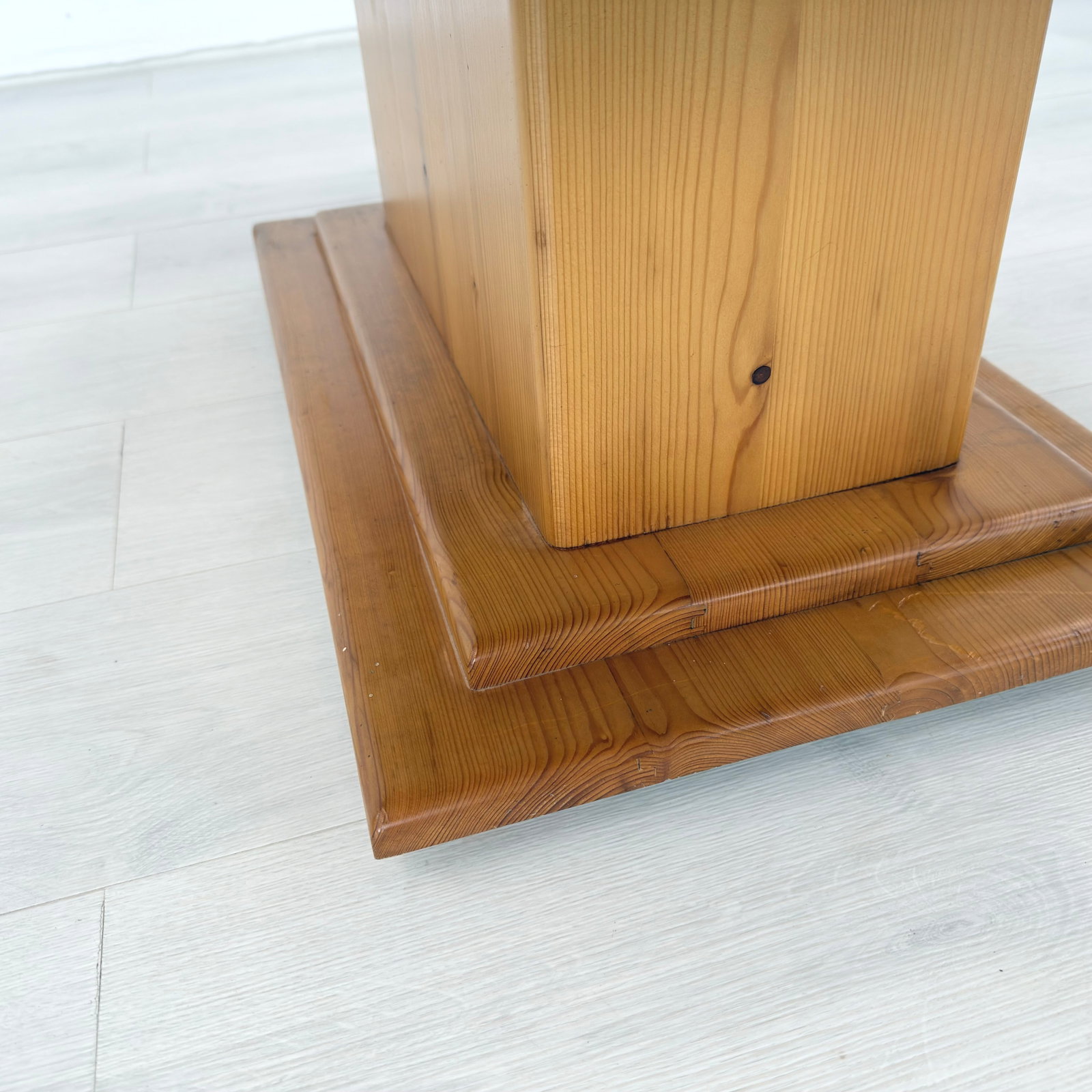 SCANDINAVIAN COFFEE TABLE - 11