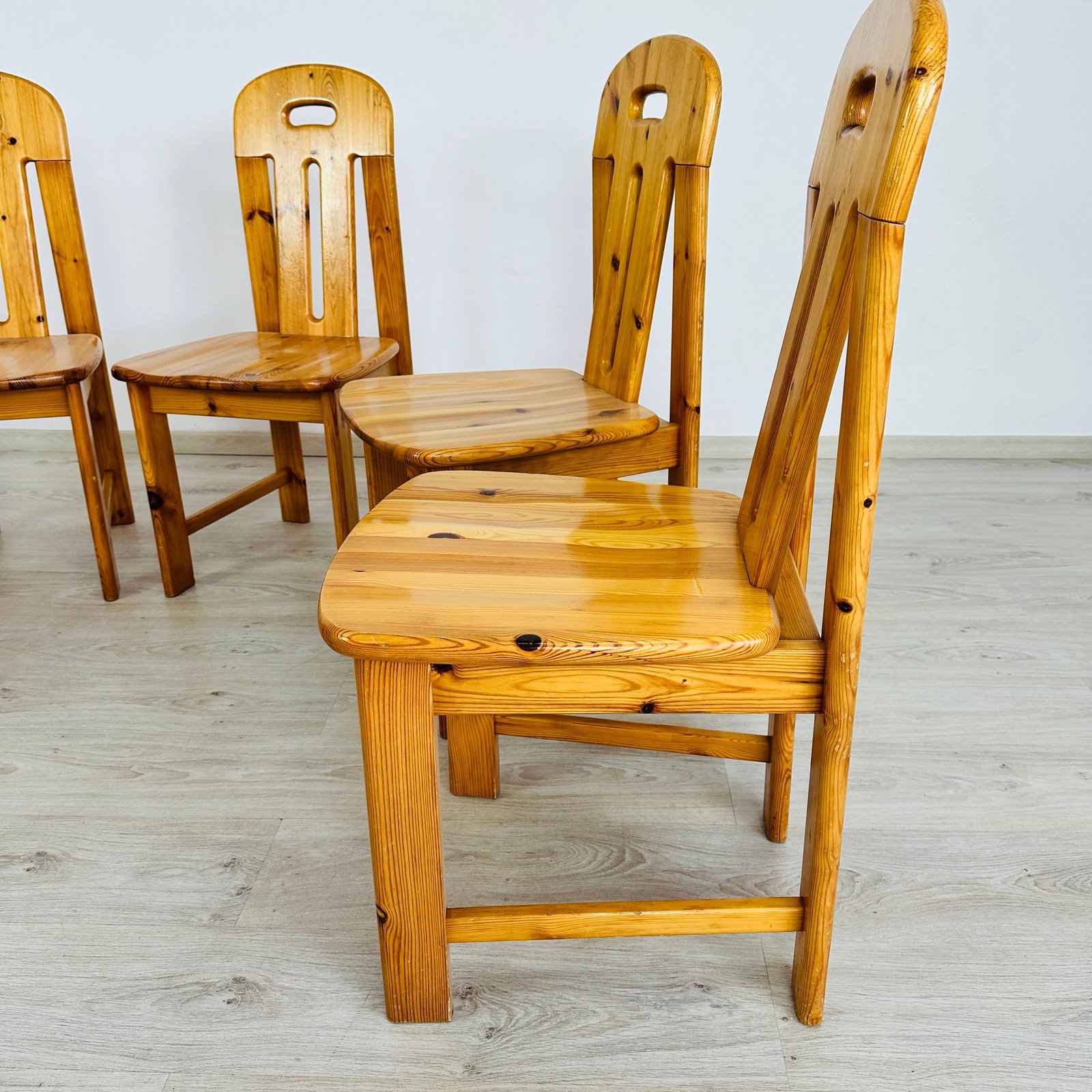 (6) EFFEZETA PINE DINING CHAIRS - 6
