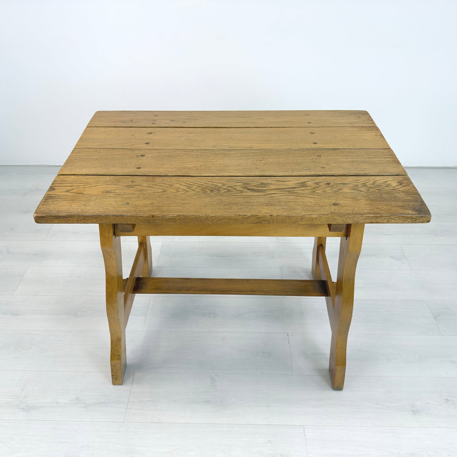 SCANDINAVIAN BRUTALIST BREAKFAST TABLE - 3