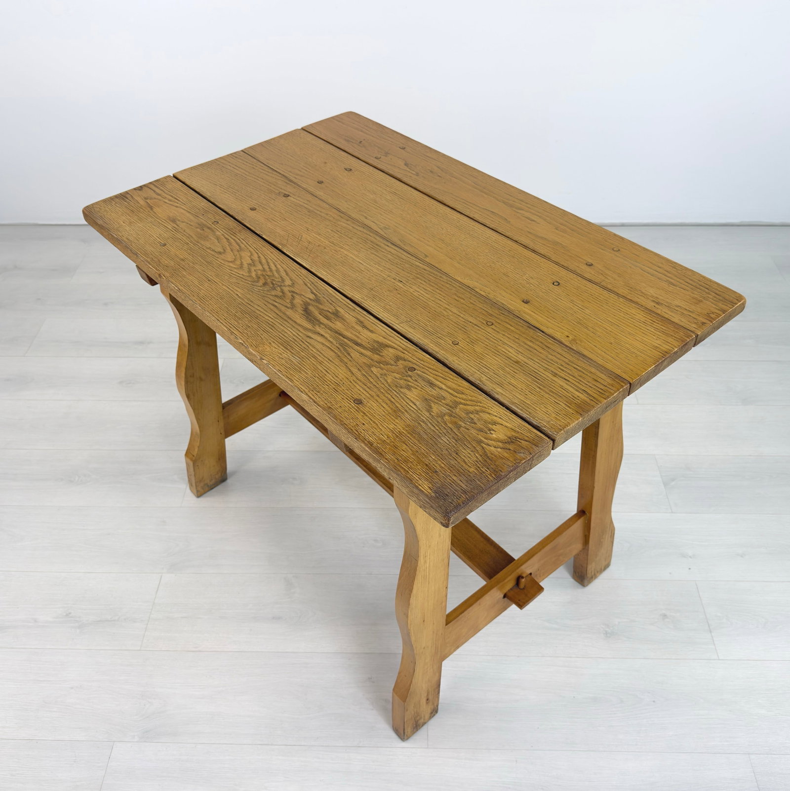 SCANDINAVIAN BRUTALIST BREAKFAST TABLE - 5