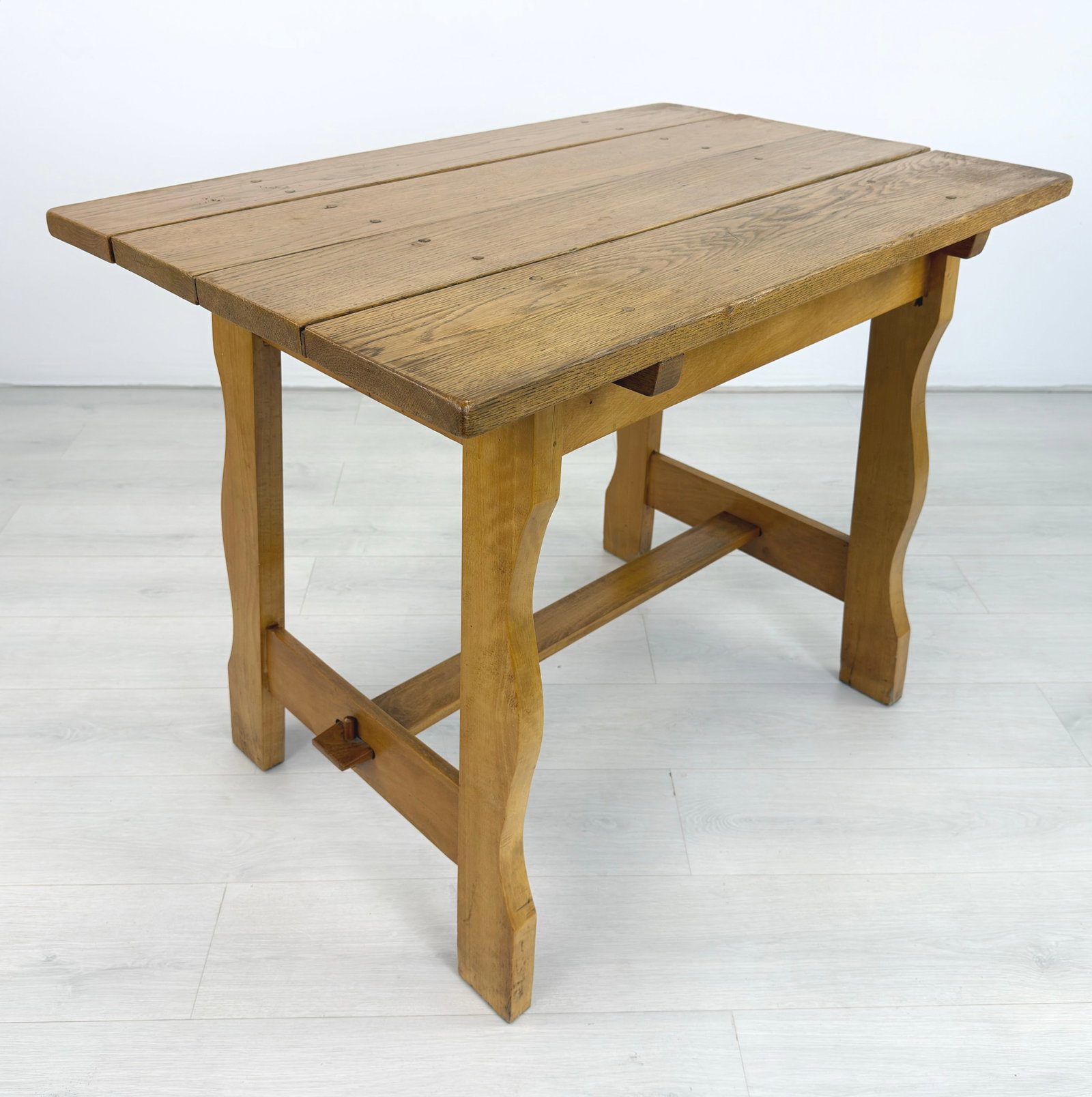 SCANDINAVIAN BRUTALIST BREAKFAST TABLE - 7
