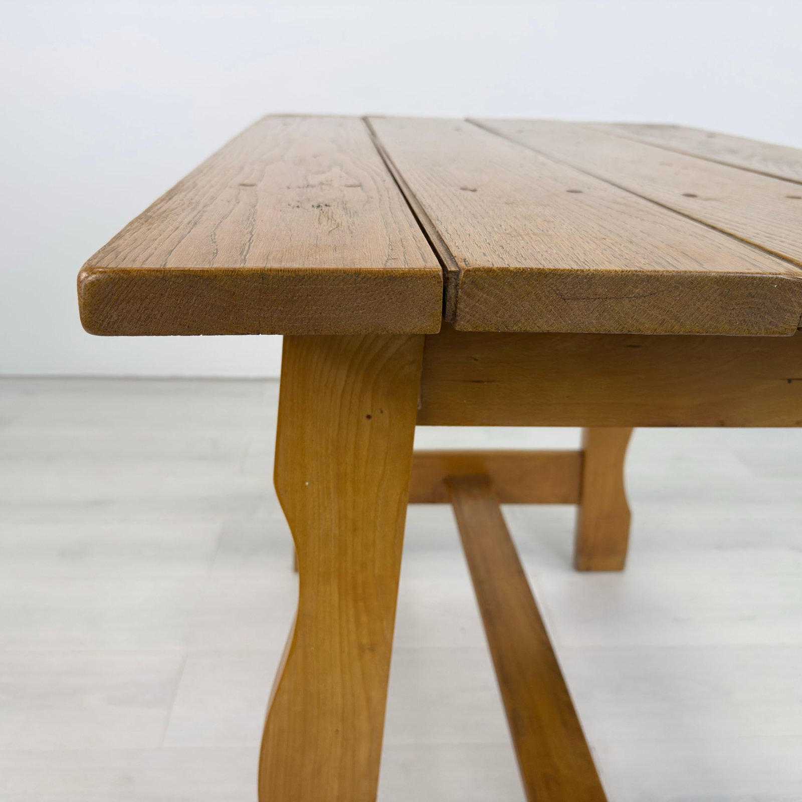 SCANDINAVIAN BRUTALIST BREAKFAST TABLE - 8