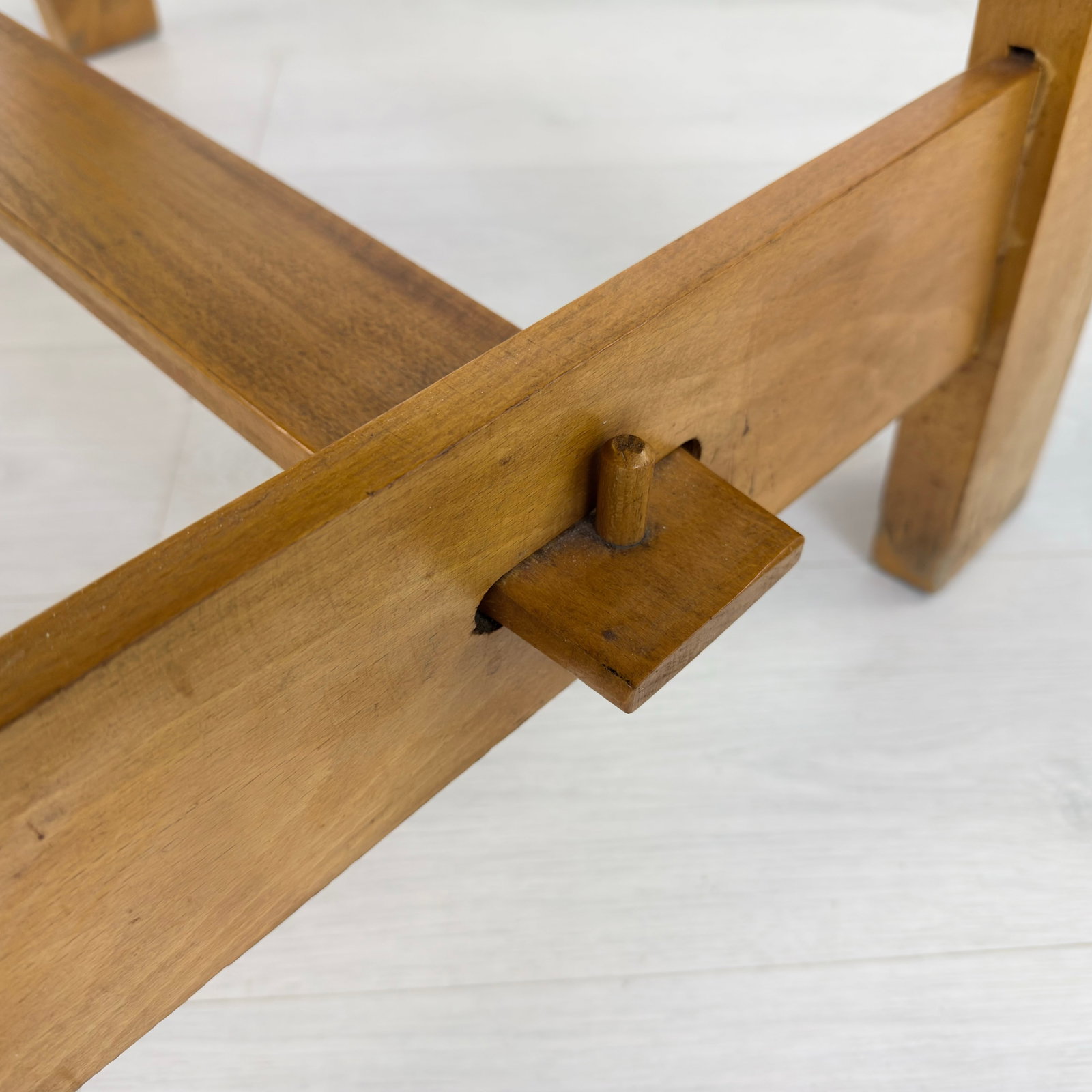 SCANDINAVIAN BRUTALIST BREAKFAST TABLE - 9