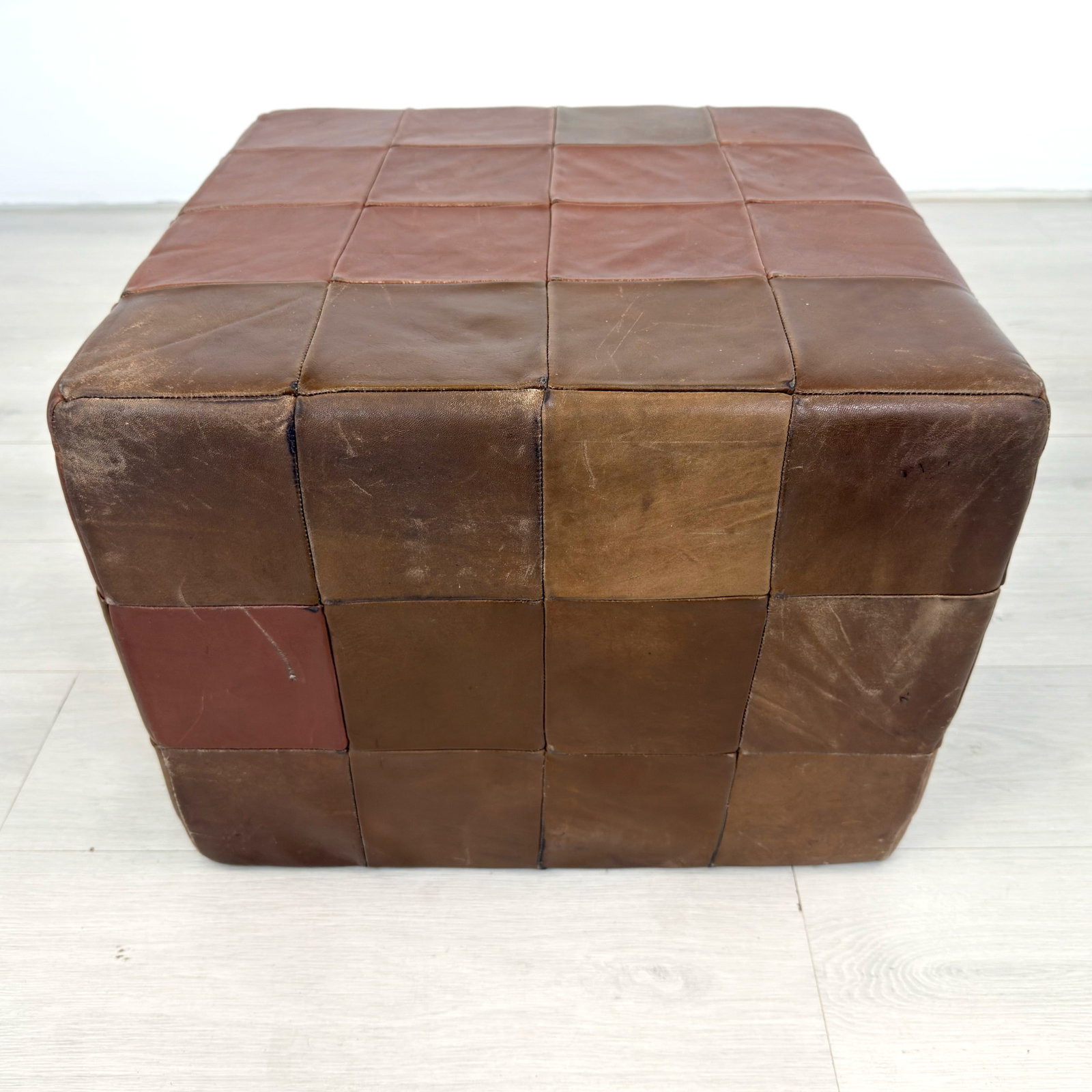 DE SEDE LEATHER POUF - 3