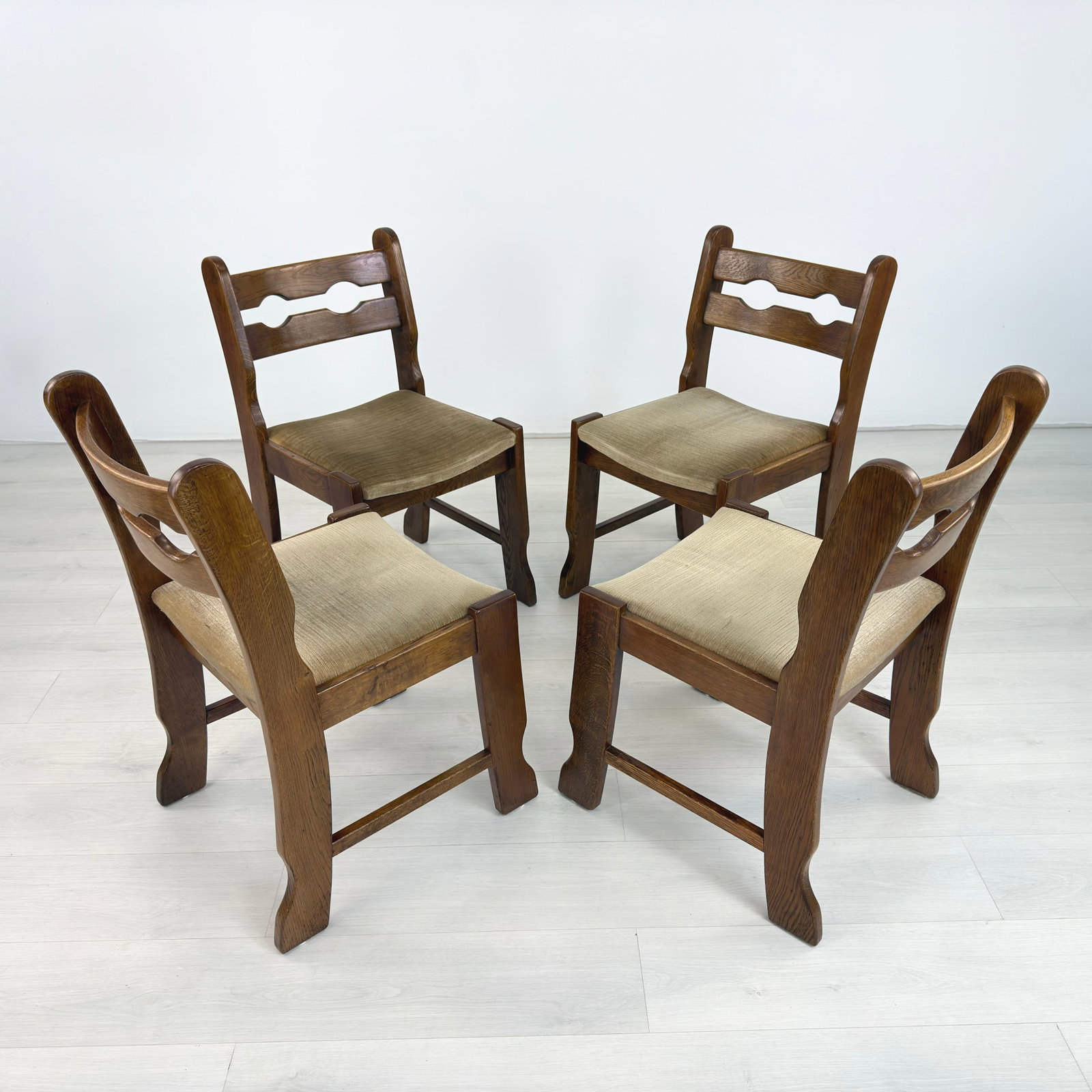 (4) BRUTALIST RAZOR BLADE DINING CHAIRS - 6