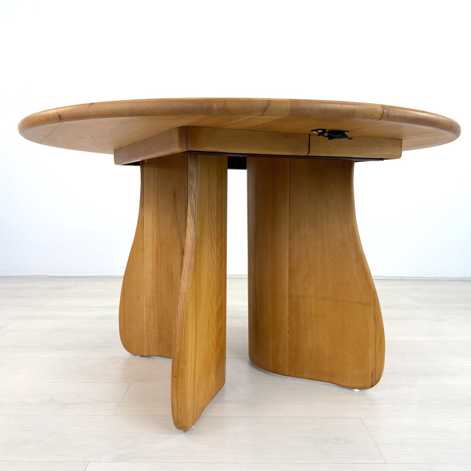 DUTCH EXTENDABLE DINING TABLE - 5