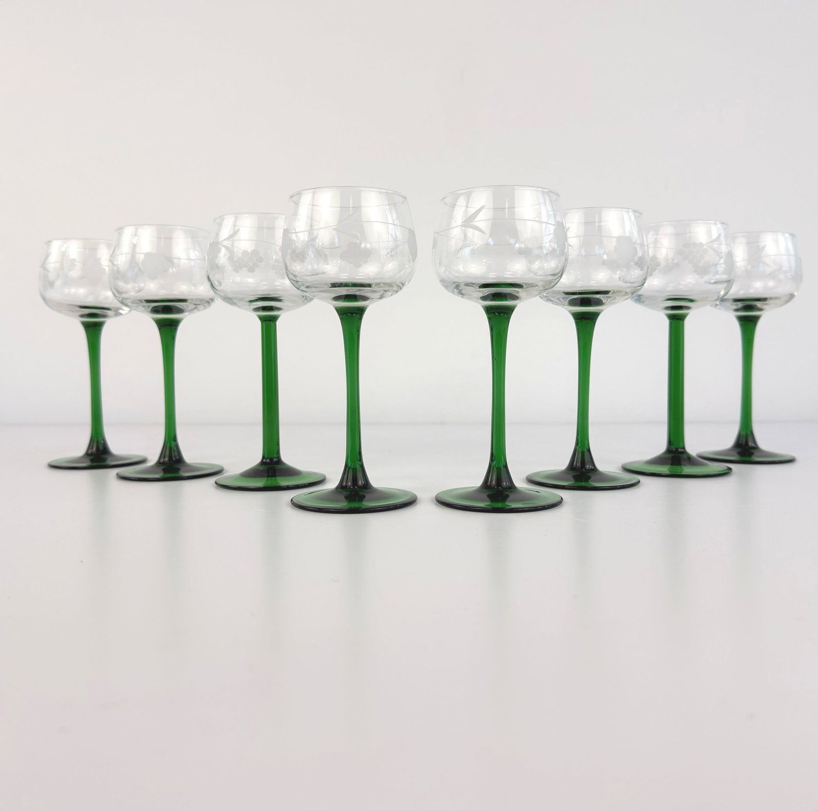 (8) LUMINARC WINE GLASSES - 2