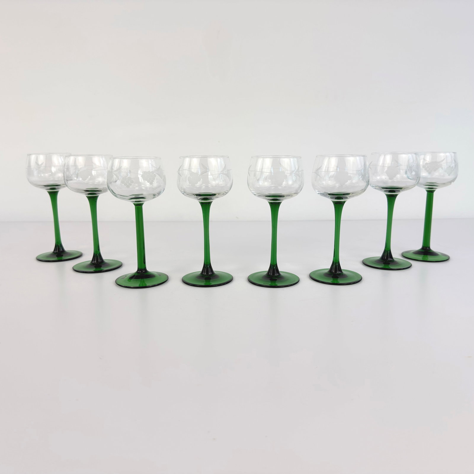 (8) LUMINARC WINE GLASSES - 7