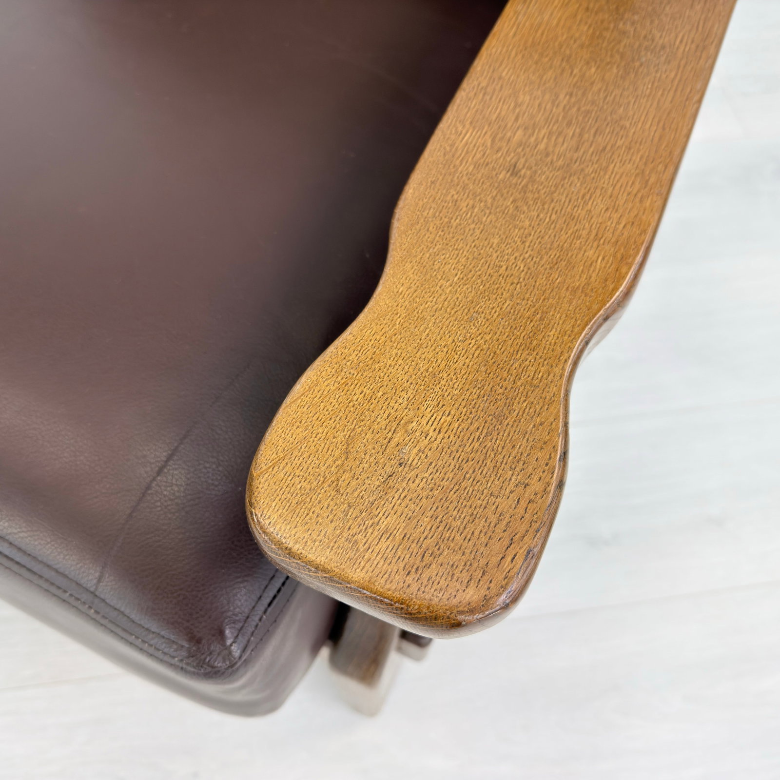 BRUTALIST LEATHER ARMCHAIRS, A PAIR - 9