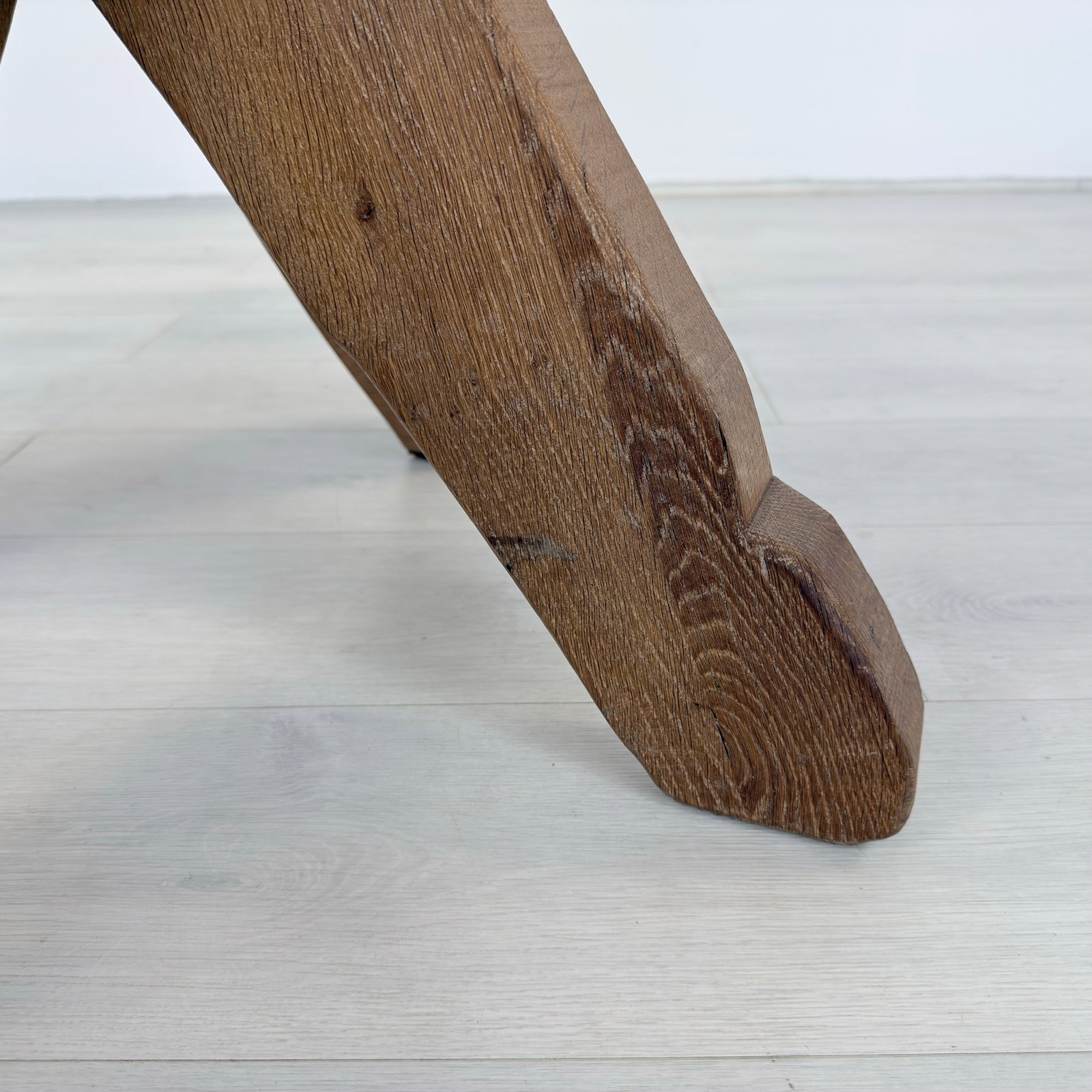 BRUTALIST DE PUYDT OAK DINING TABLE - 11