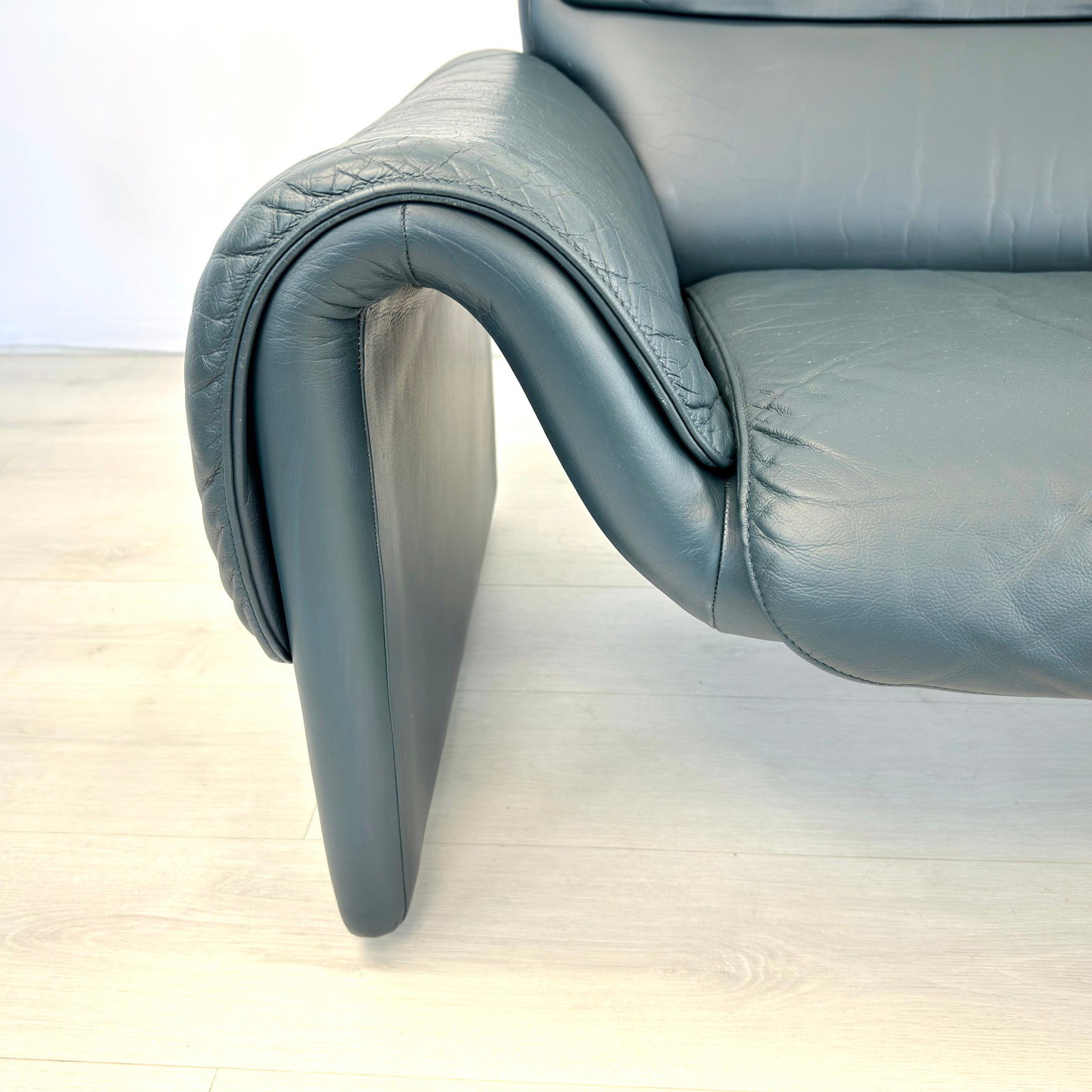 DE SEDE DS 2011 LEATHER SOFA - 11