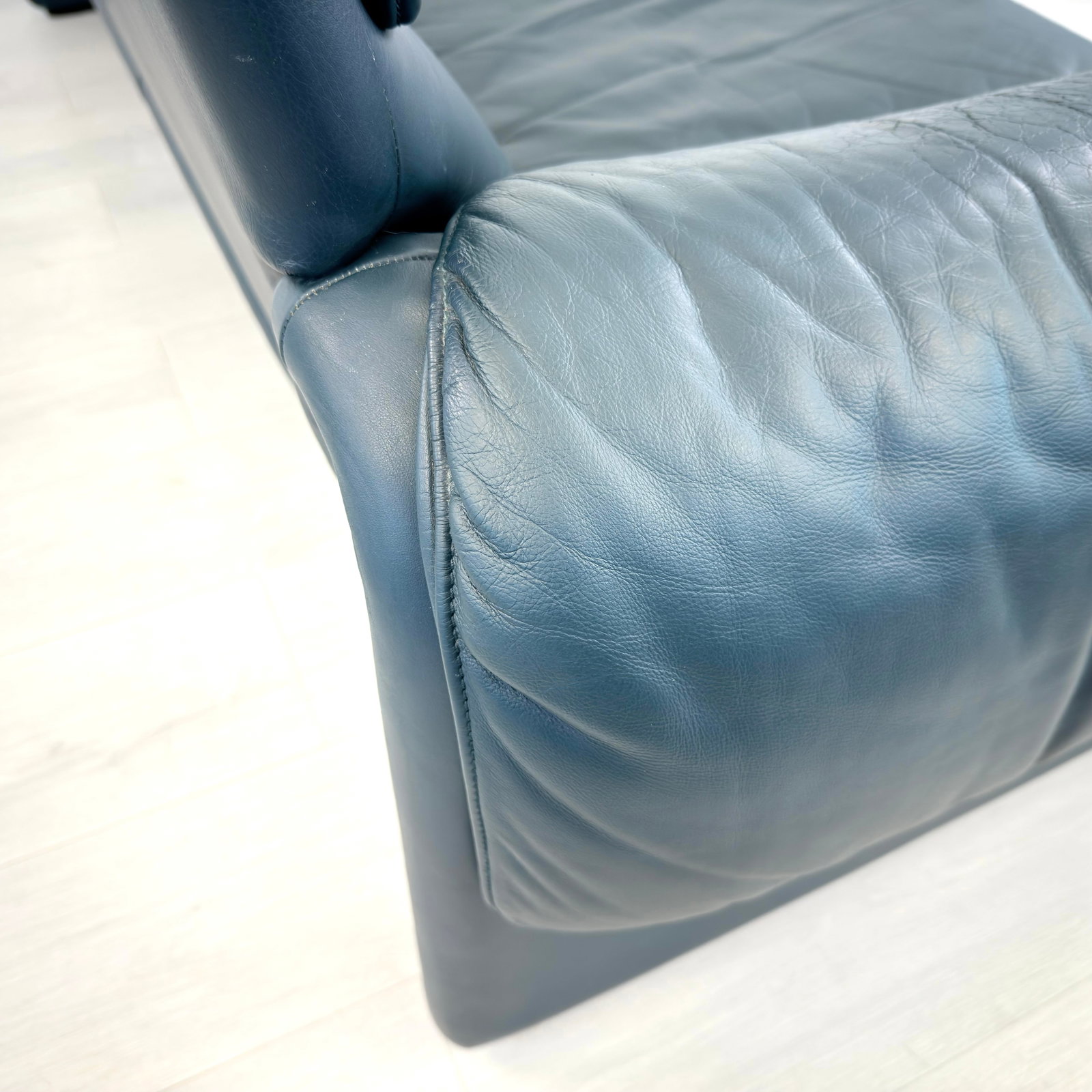 DE SEDE DS 2011 LEATHER SOFA - 12
