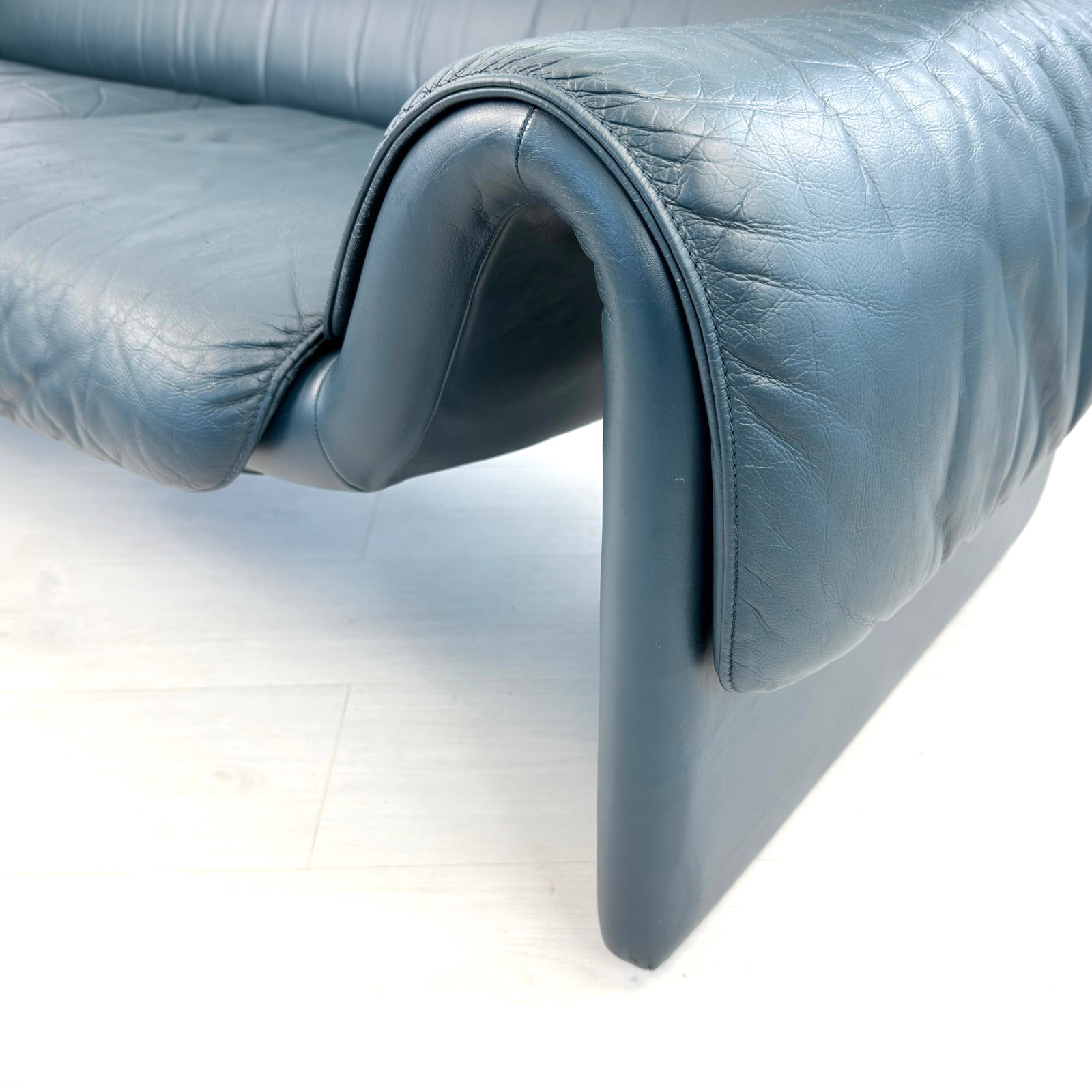 DE SEDE DS 2011 LEATHER SOFA - 13