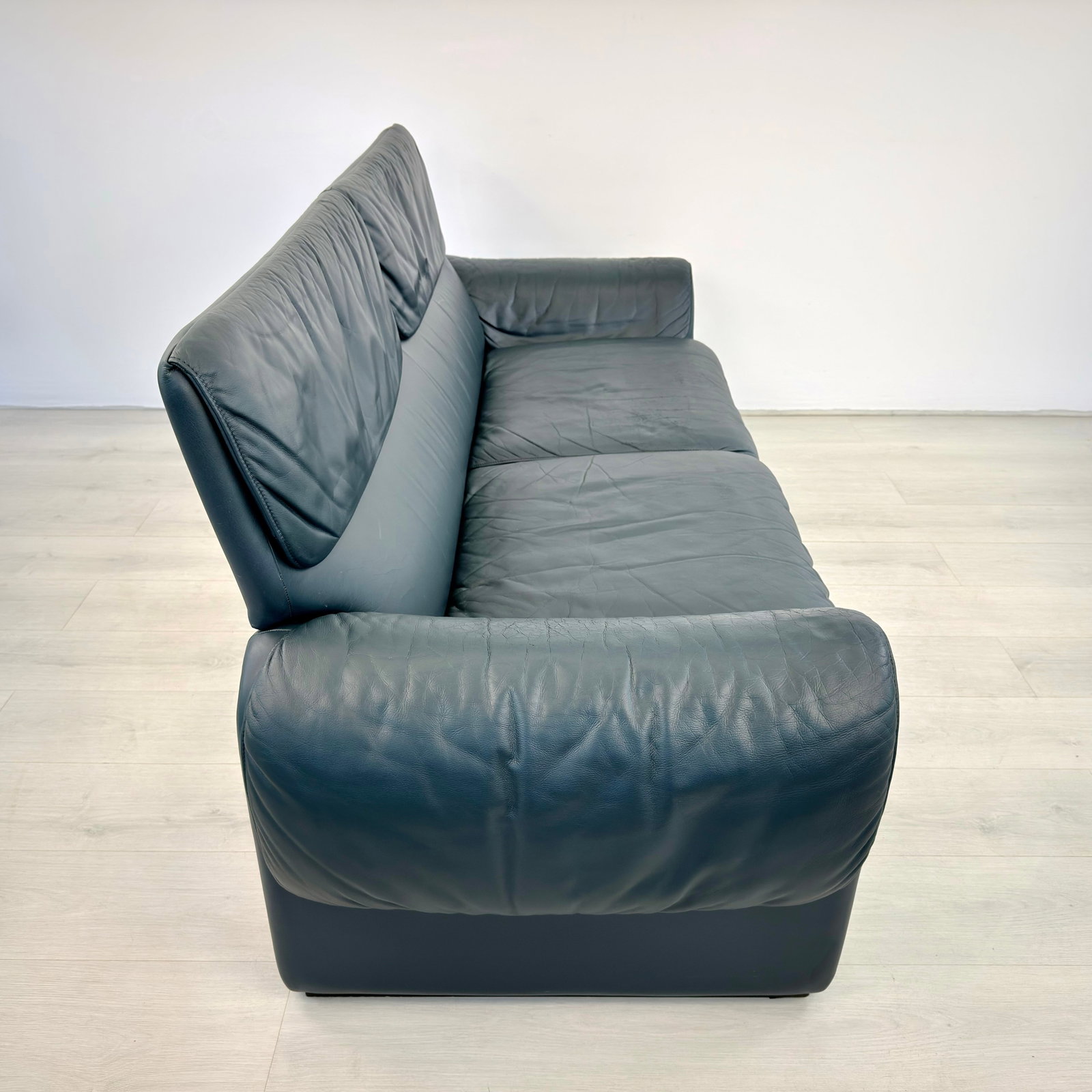 DE SEDE DS 2011 LEATHER SOFA - 6