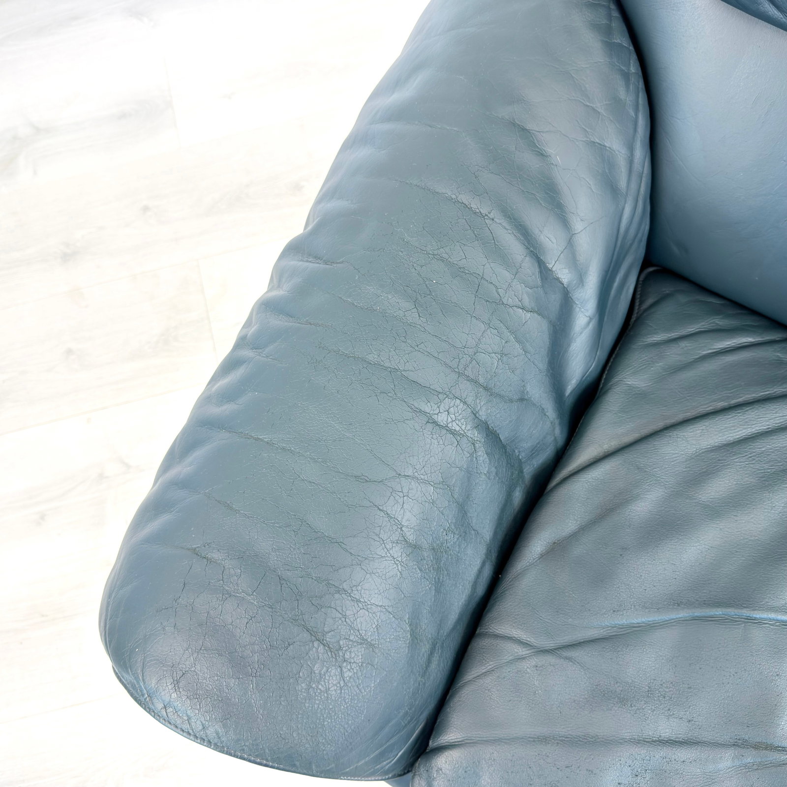 DE SEDE DS2011 LEATHER SOFA - 10