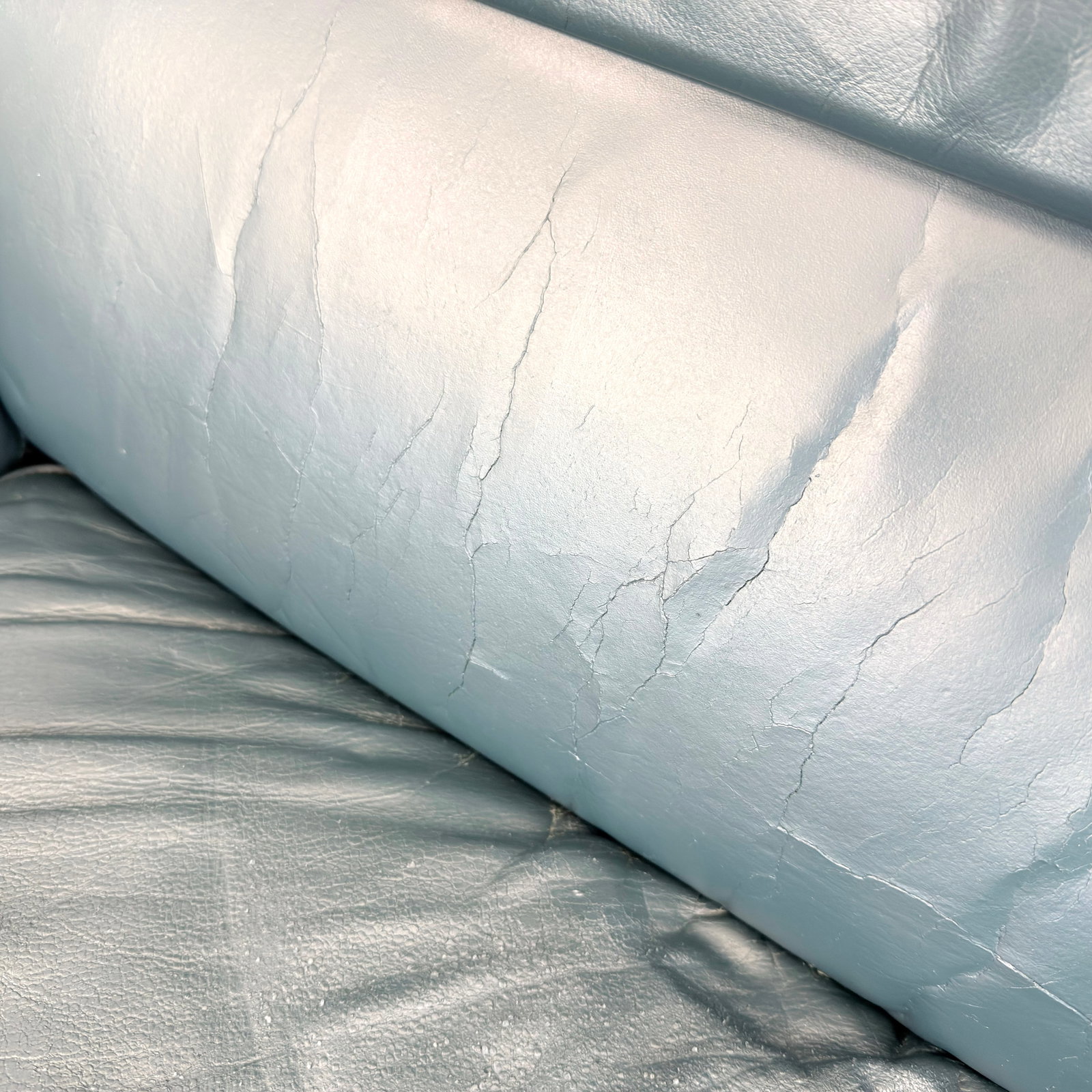 DE SEDE DS2011 LEATHER SOFA - 11