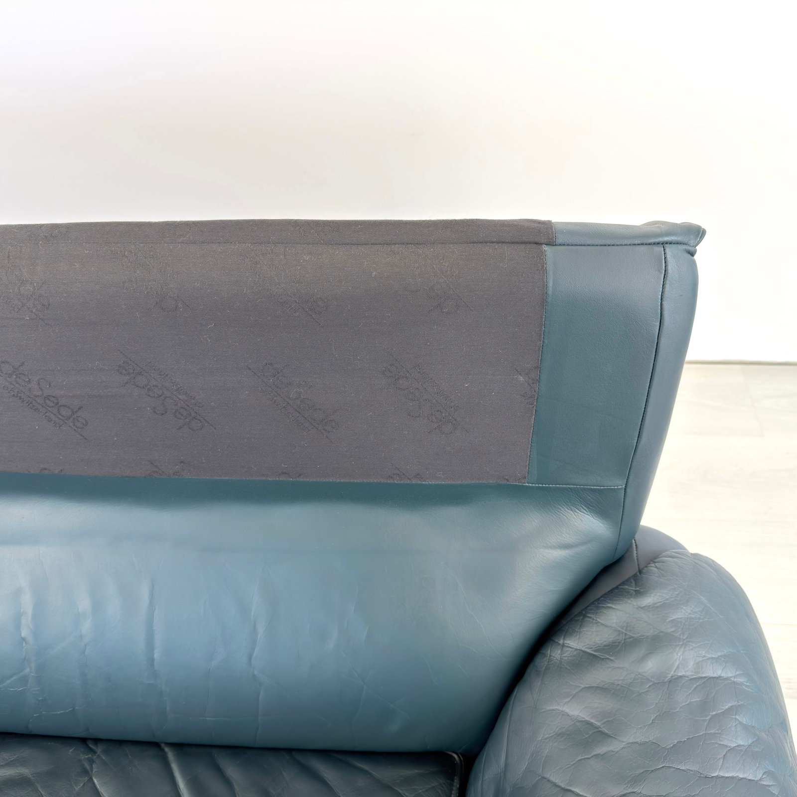 DE SEDE DS2011 LEATHER SOFA - 14