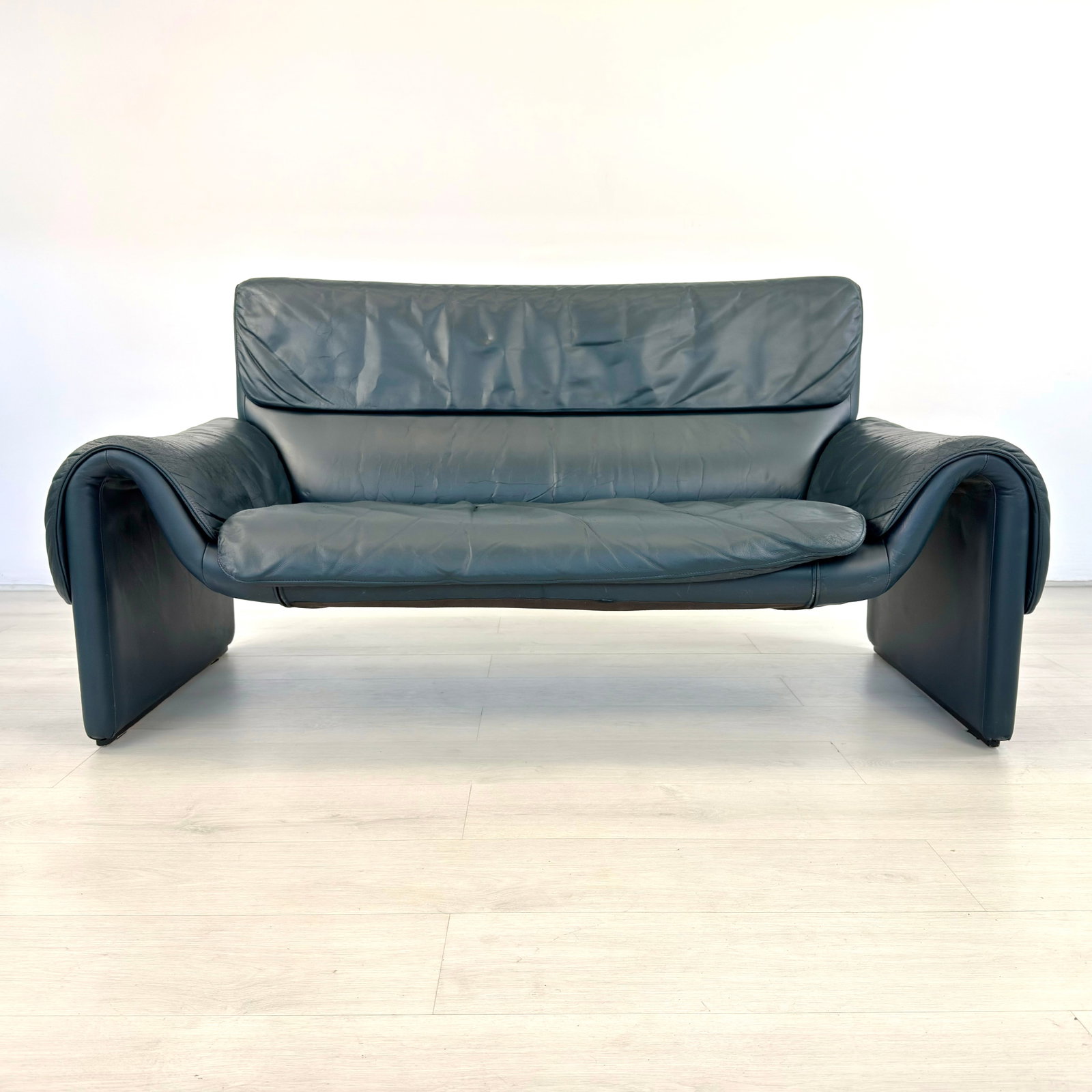 DE SEDE DS2011 LEATHER SOFA - 2
