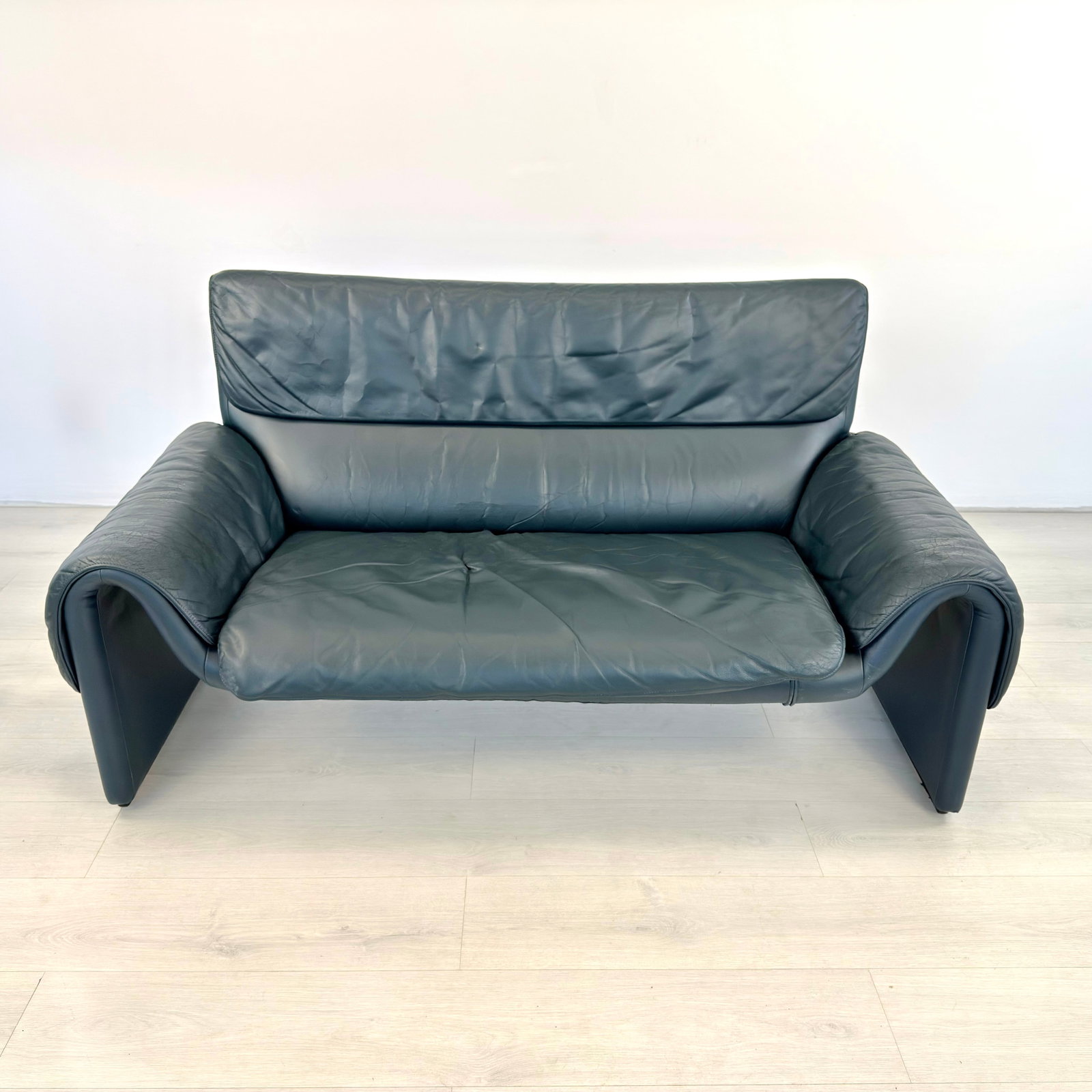 DE SEDE DS2011 LEATHER SOFA - 3