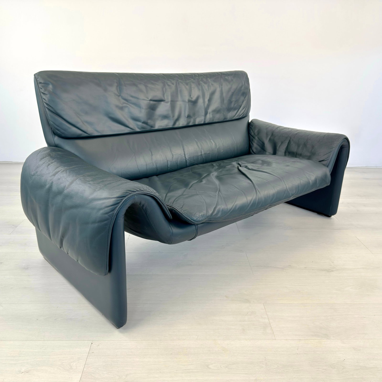 DE SEDE DS2011 LEATHER SOFA - 5