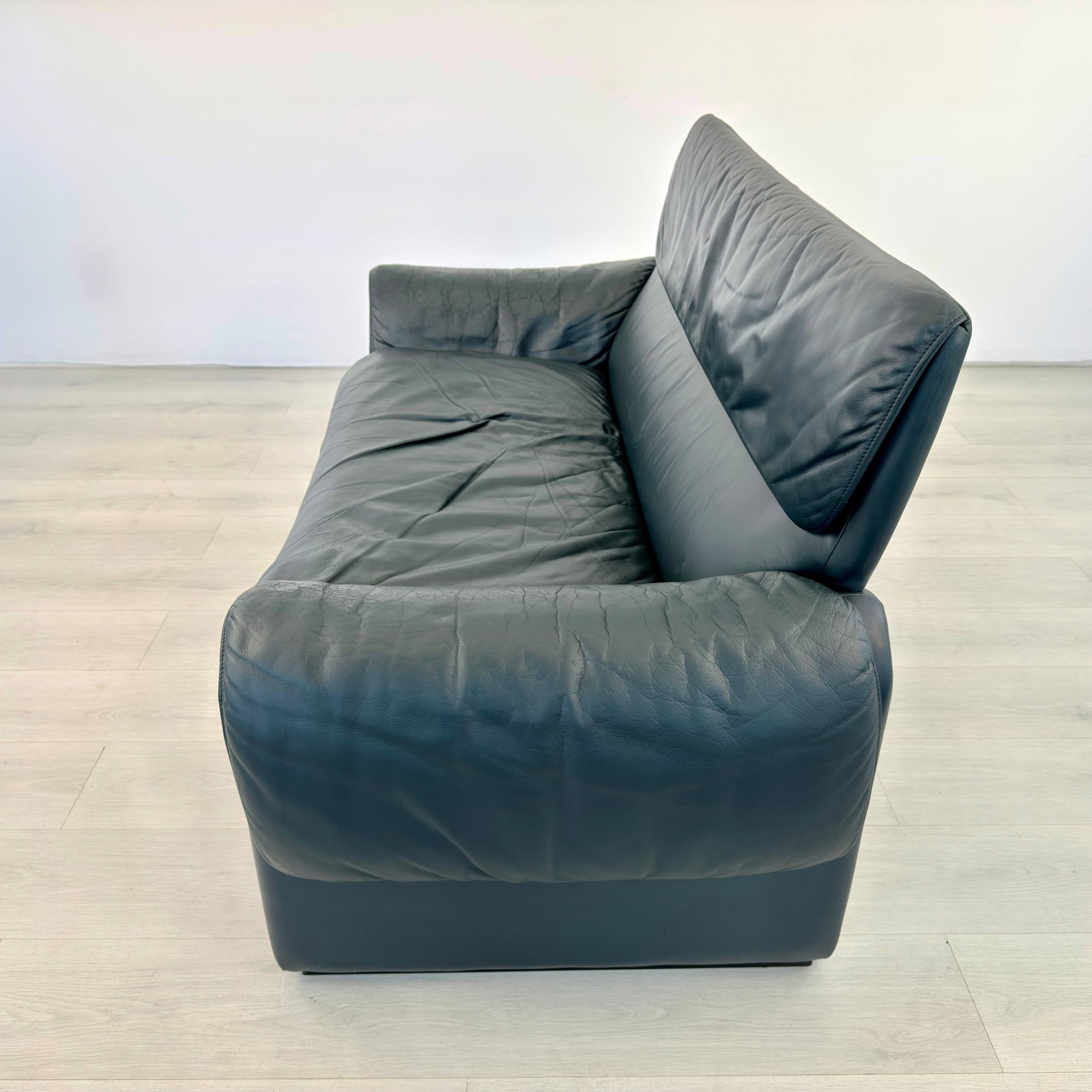 DE SEDE DS2011 LEATHER SOFA - 7