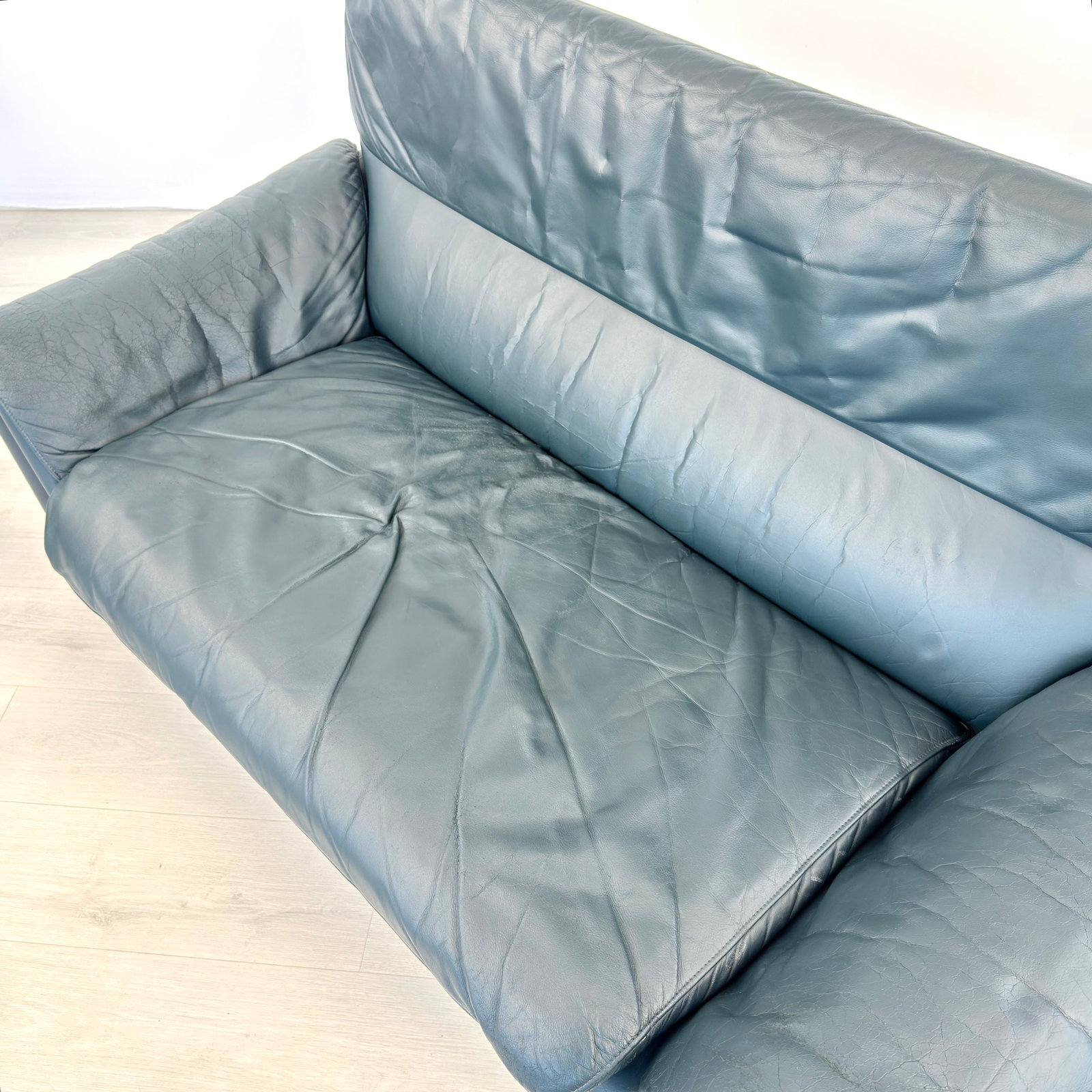 DE SEDE DS2011 LEATHER SOFA - 9