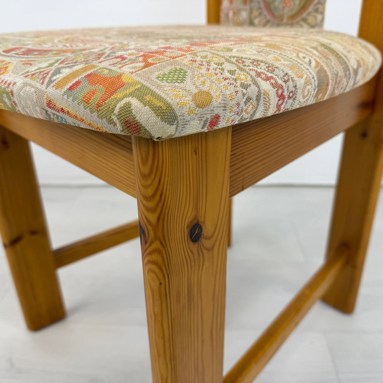 (7) SCANDINAVIAN PINE DINING CHAIRS - 6
