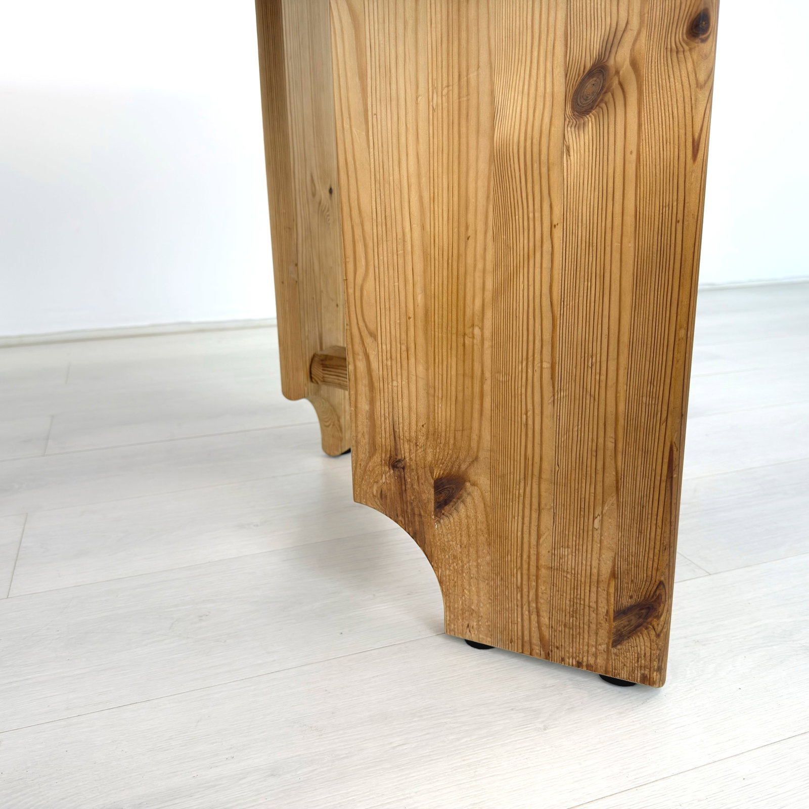 RAINER DAUMILLER EXTENDABLE DINING TABLE - 12