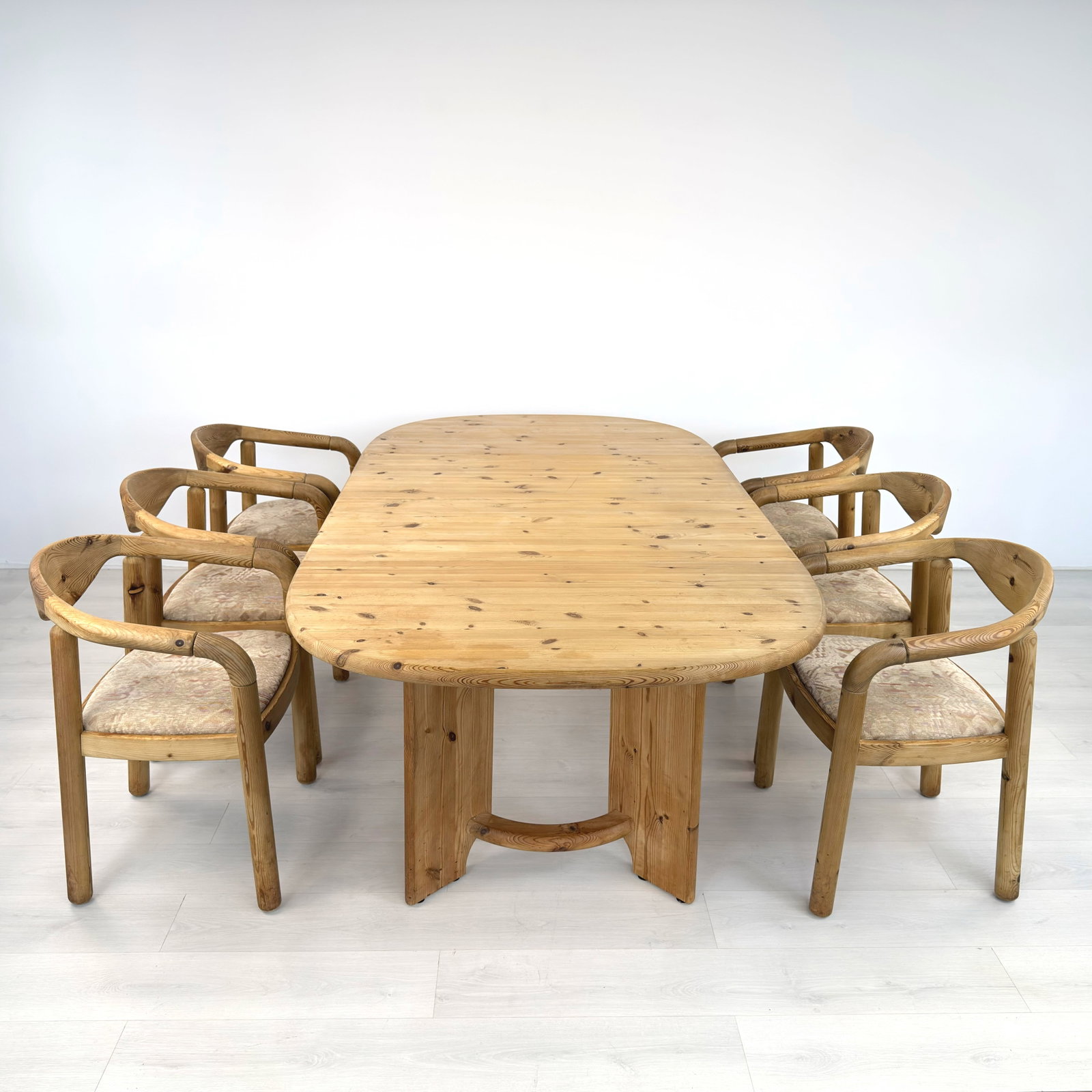 RAINER DAUMILLER EXTENDABLE DINING TABLE - 16