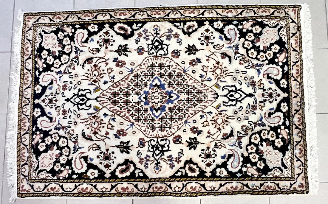 SMALL KIRMAN AREA RUG - 3