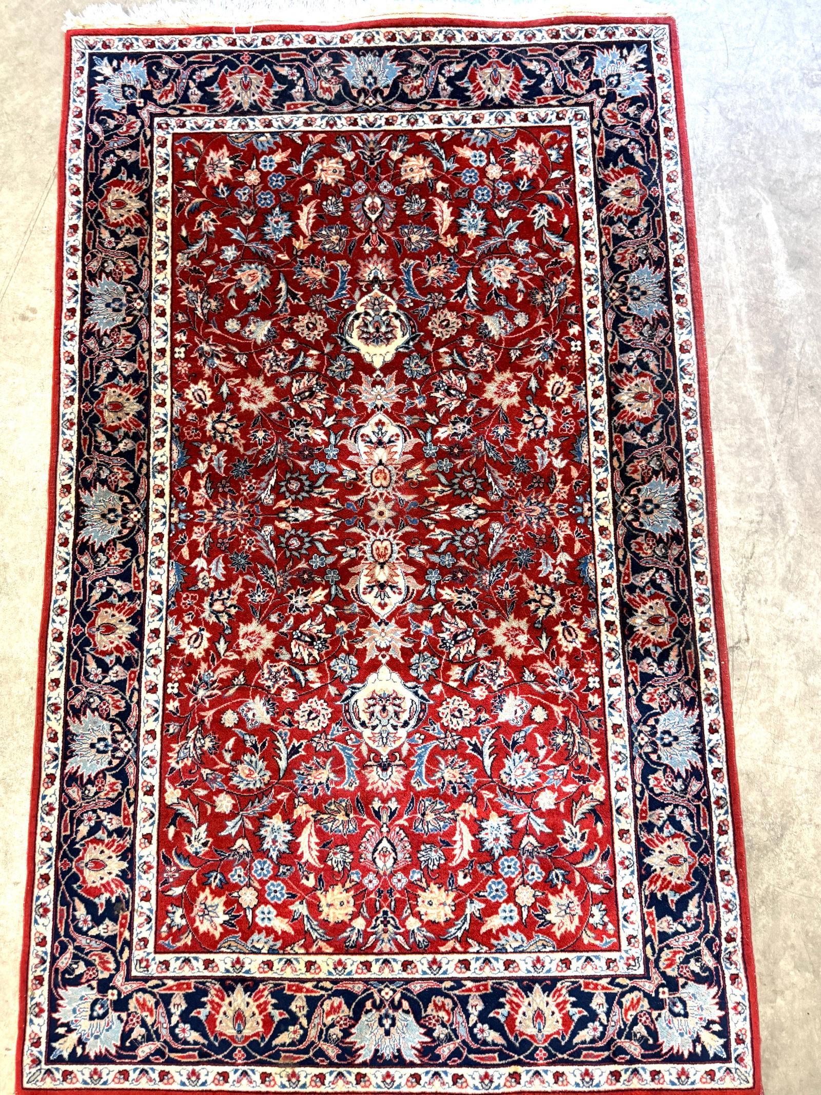 FINE PERSIAN HAND KNOTTED RUG: Dimensions: H 5'5" x W 3'4". Vintage Nain Persian wool rug with floral patterns.