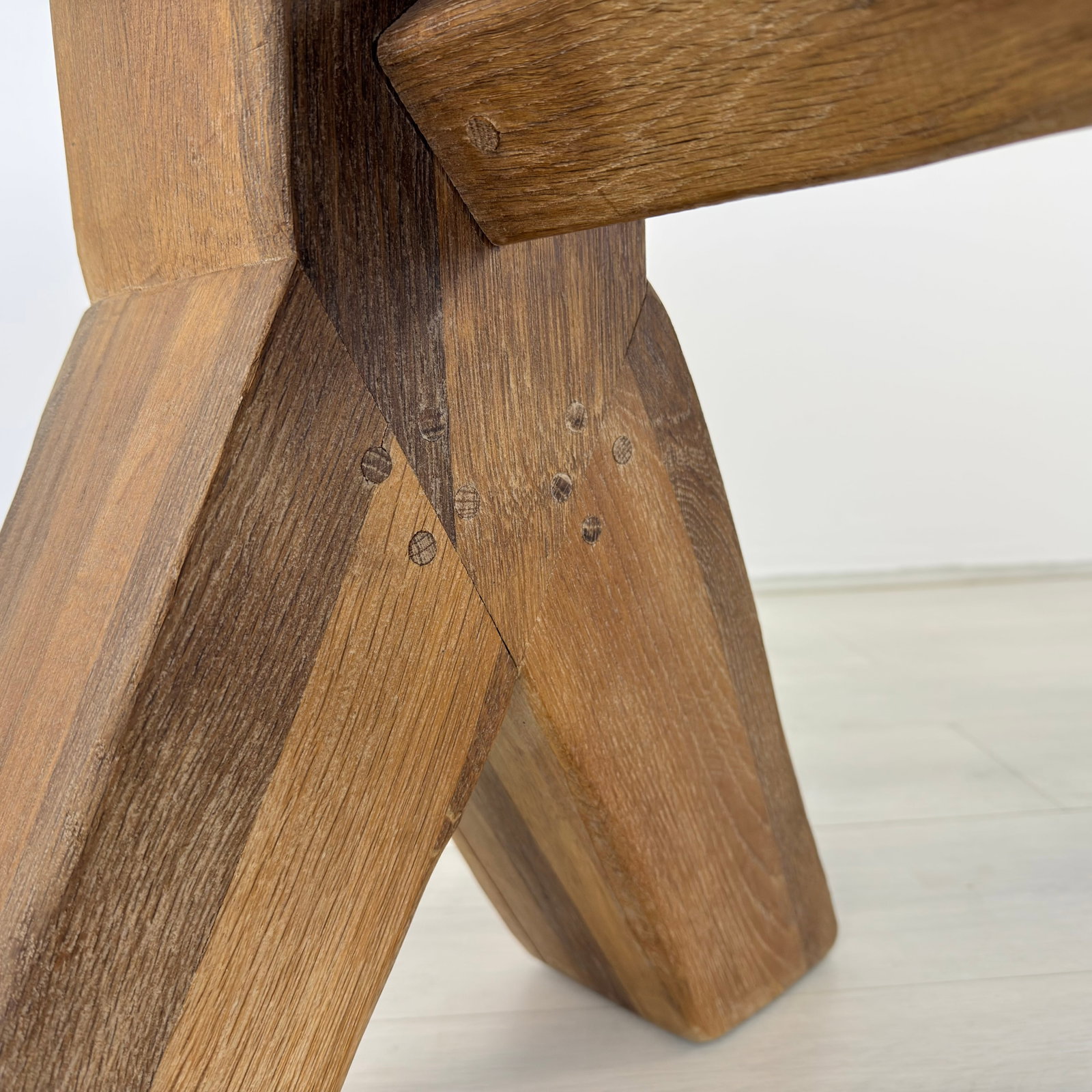 DE PUYDT DINING TABLE - 10