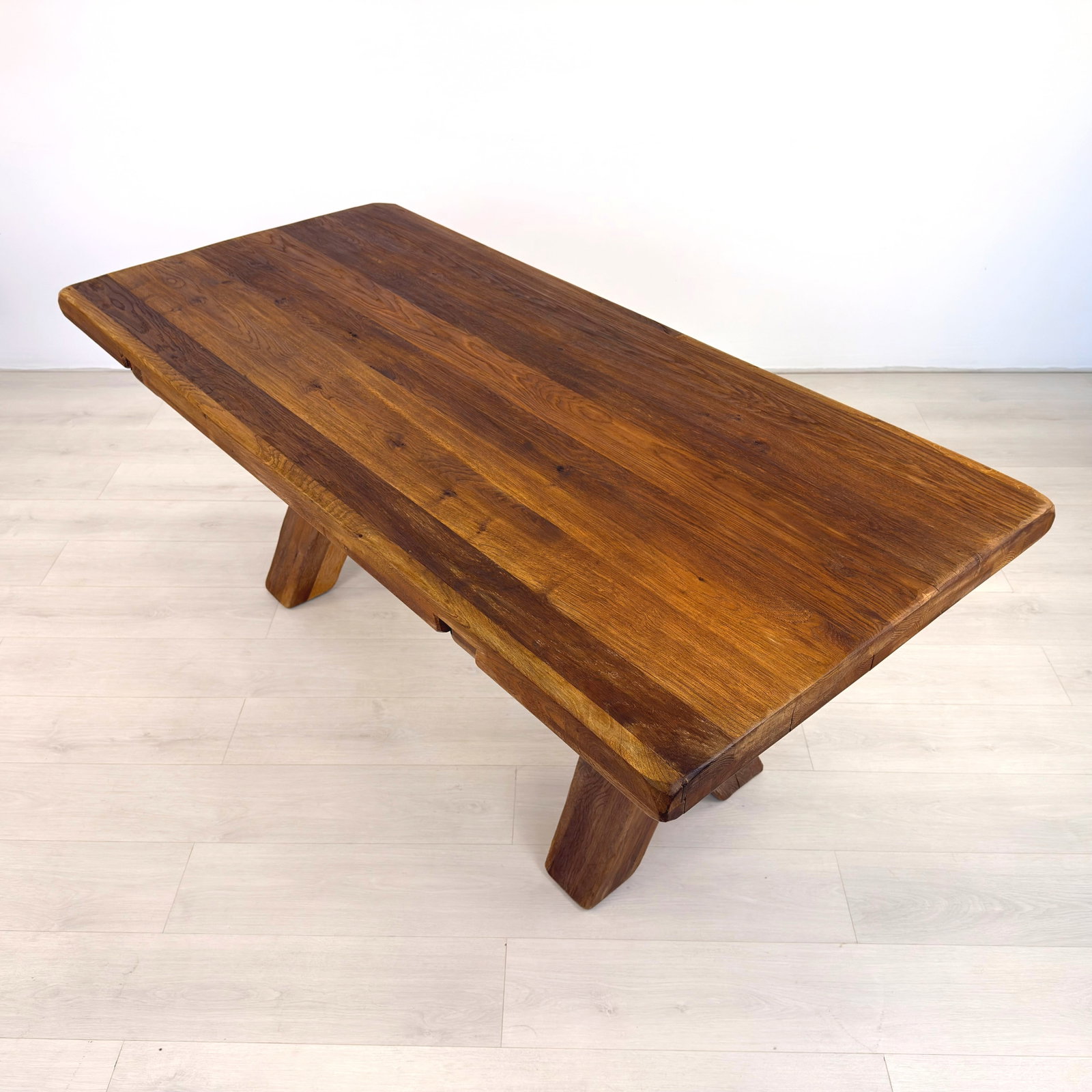 DE PUYDT DINING TABLE - 5