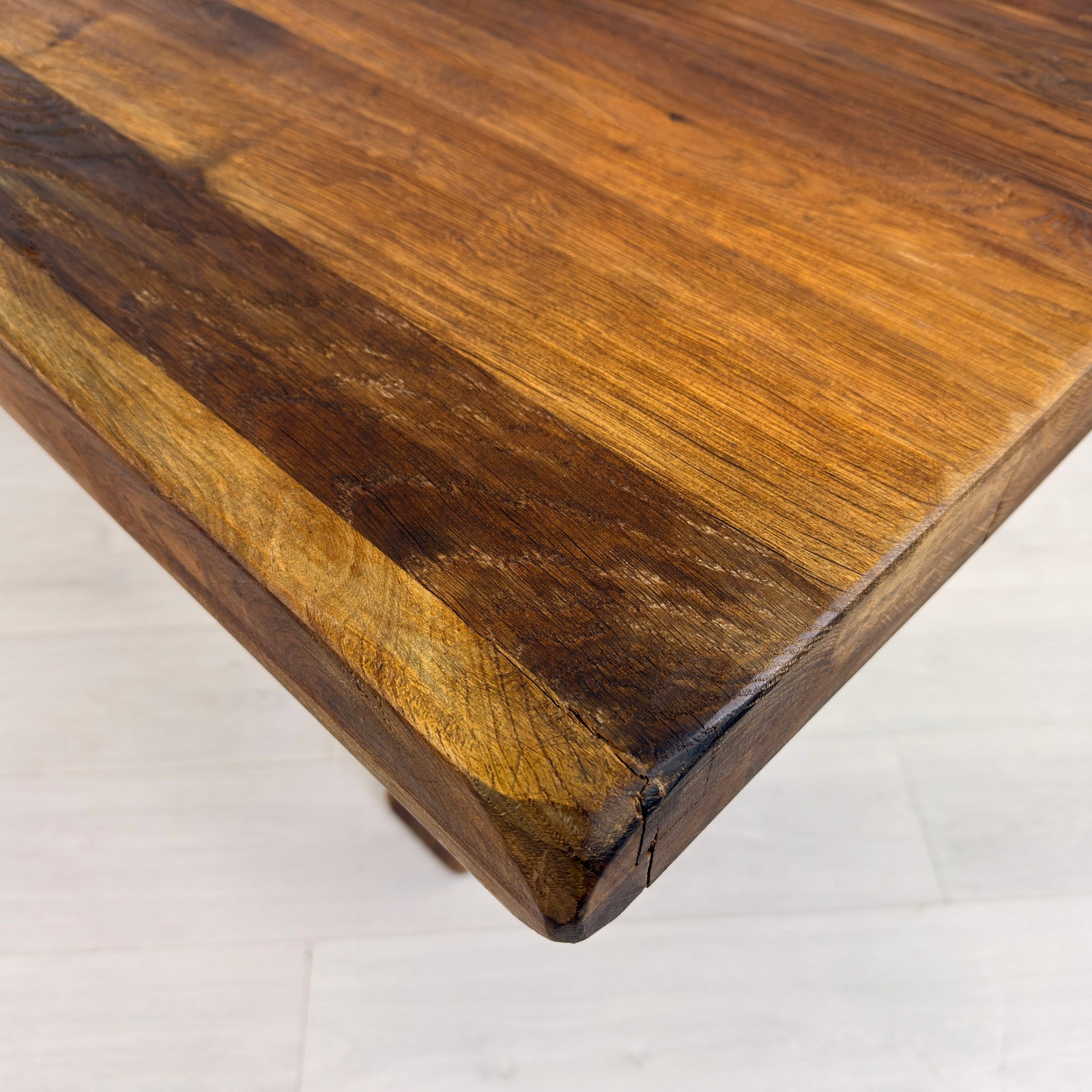 DE PUYDT DINING TABLE - 7