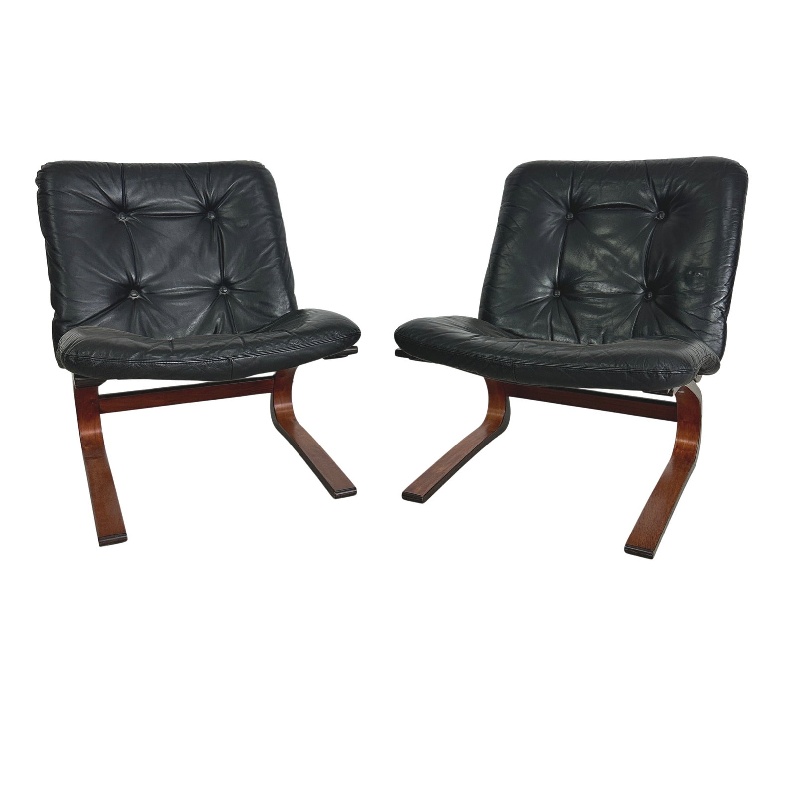 KENGU-CHAIRS BY ELSA & NORDAHL SOLHEIM, A PAIR: Dimensions: H 30” x W 24.5” x D 28” x SH 17.5”. Pair of Vintage teak Kengu-chairs in black leather designed by Elsa & Nordahl Solheim for Rybo Rykken from the 1970s.