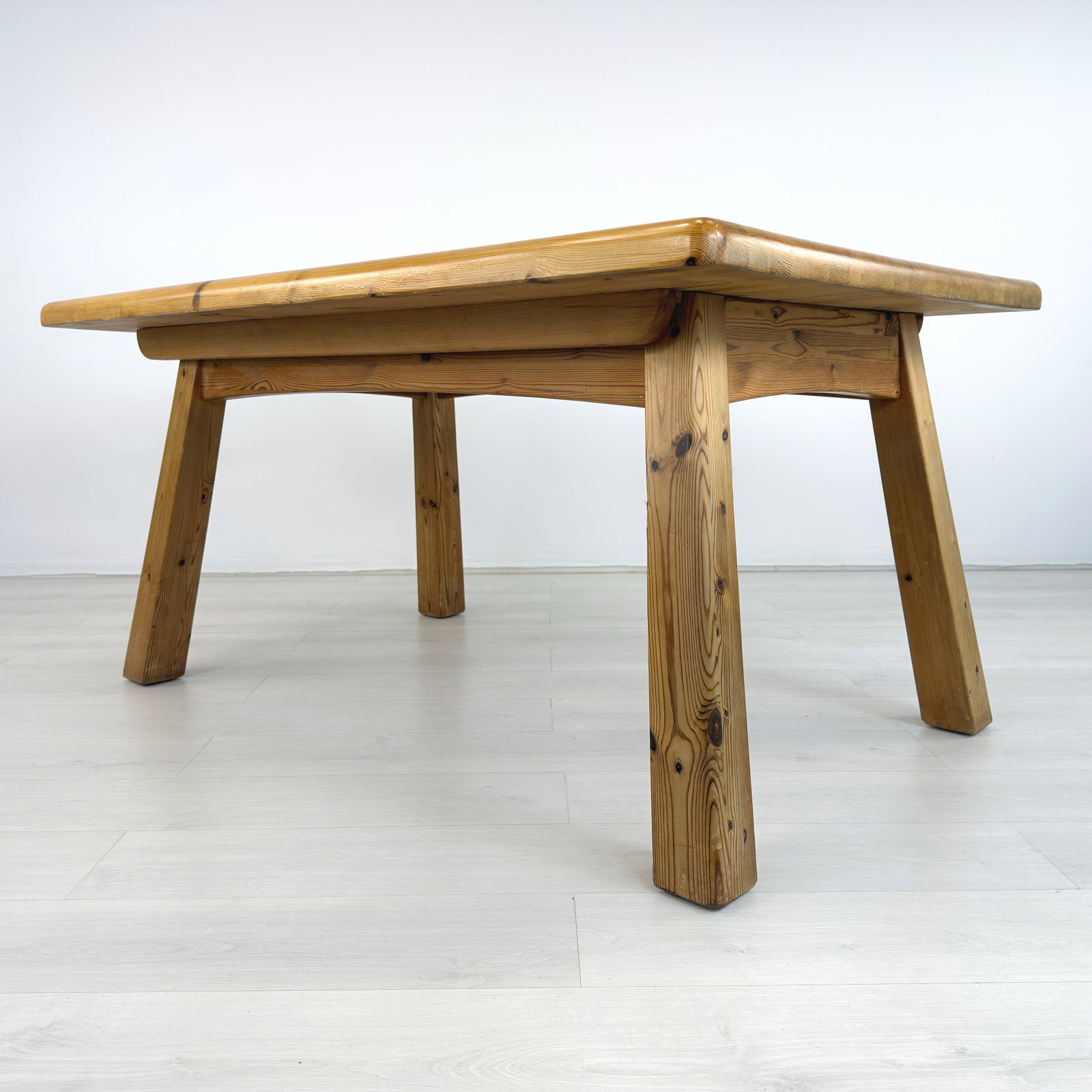 WASA MOBEL EXTENDABLE DINING TABLE - 4