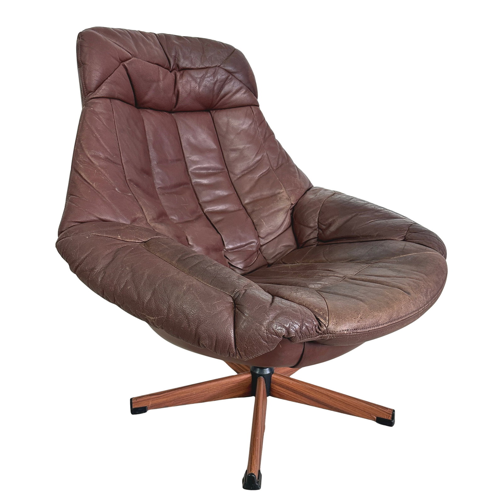 H. W. KLEIN FOR BRAMIN LOUNGE CHAIR, 1970s: Dimensions: H 35 ” x W 34.5” x D 29.5” x SH 16.5”. Vintage Danish brown leather swivel lounge chair designed by H.W. Klein for Bramin in the 1970s.