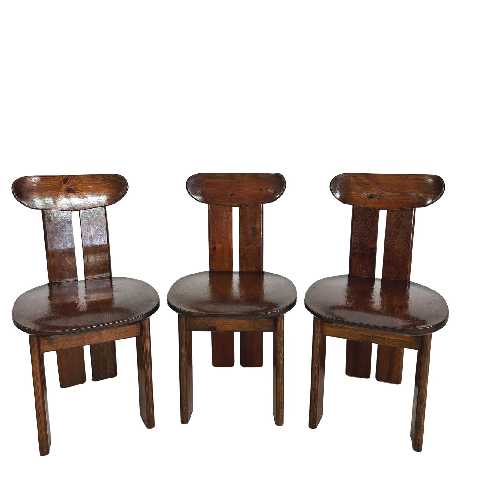 (3) DINING CHAIRS BY MARIO MARENCO FOR MOBILGIRGI: Dimensions: H 32” x W 17.3” x SD 17.3” x SH 17”. Set of 3 Vintage Italian pine dining chairs by Mario Marenco for Mobilgirgi, 1970s.