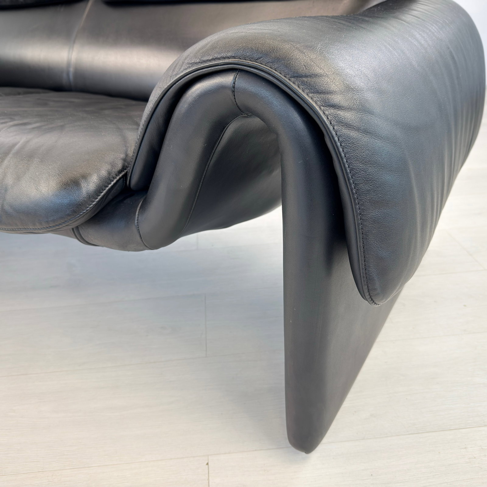 DE SEDE DS 2011 LEATHER SOFA - 12