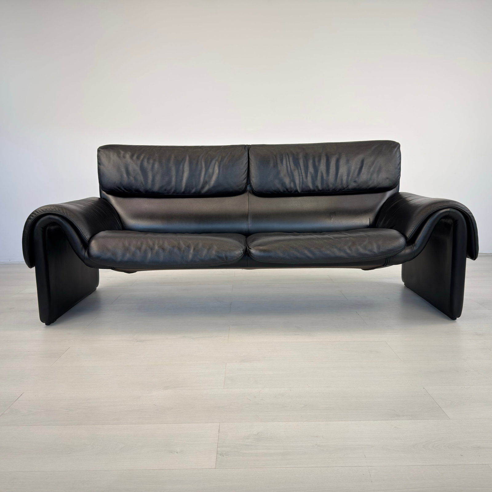 DE SEDE DS 2011 LEATHER SOFA - 2
