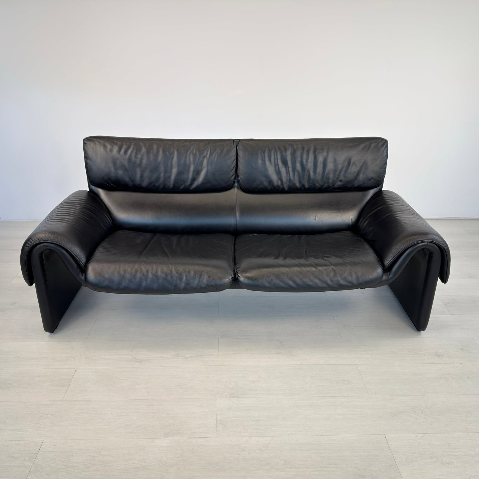 DE SEDE DS 2011 LEATHER SOFA - 3