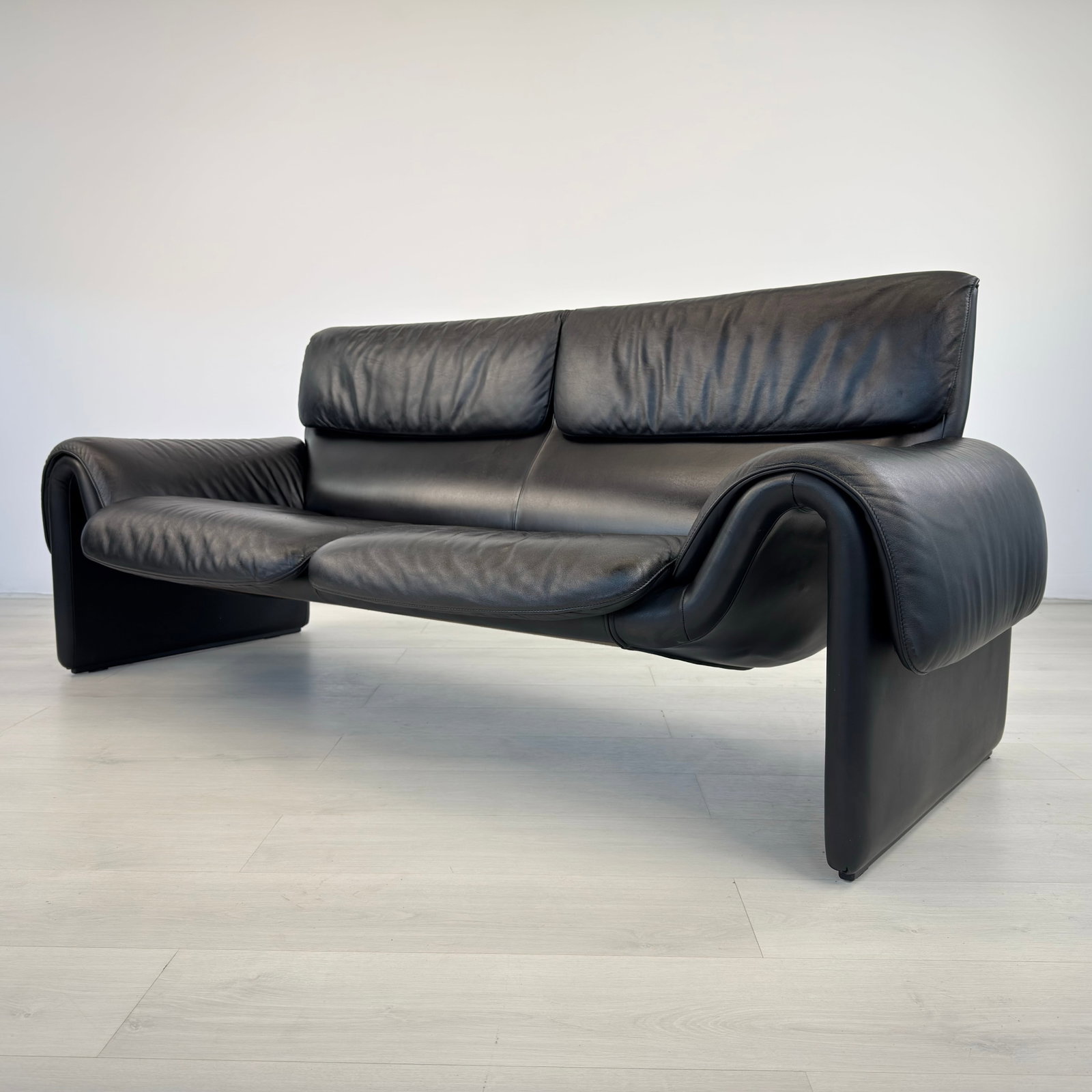 DE SEDE DS 2011 LEATHER SOFA - 4