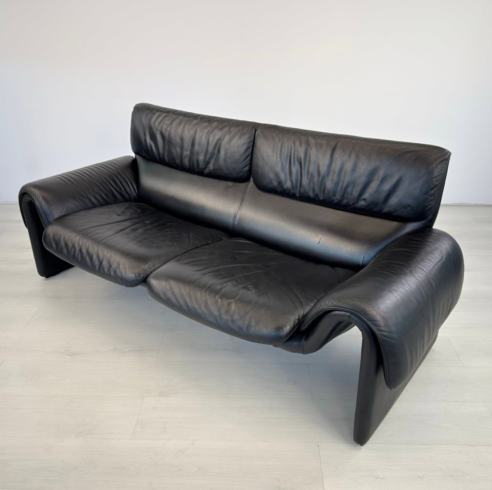 DE SEDE DS 2011 LEATHER SOFA - 5