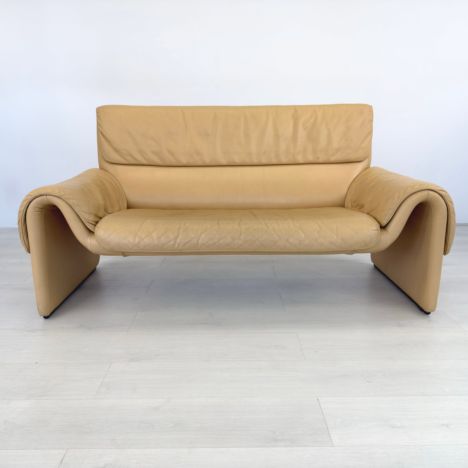 DE SEDE DS-2011 LEATHER SOFA - 2