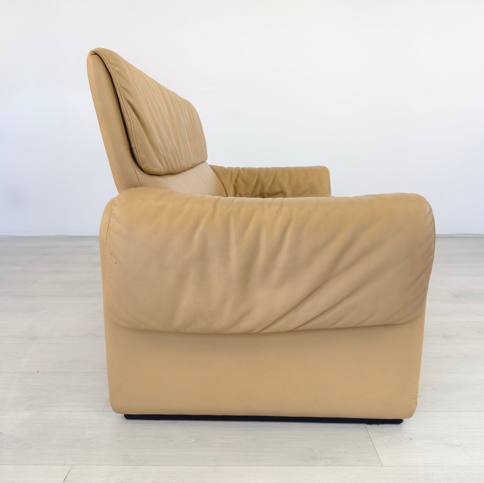 DE SEDE DS-2011 LEATHER SOFA - 6