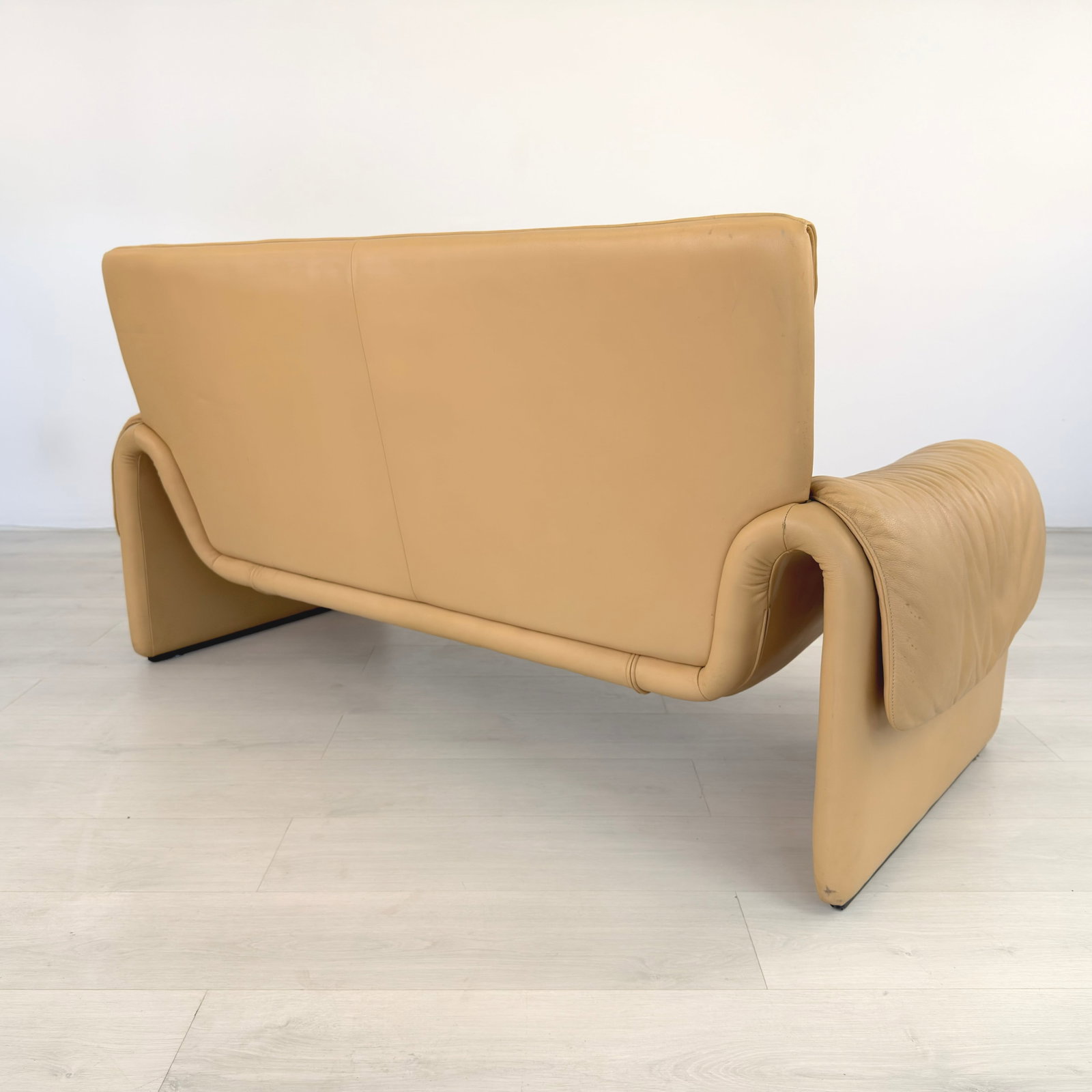 DE SEDE DS-2011 LEATHER SOFA - 7